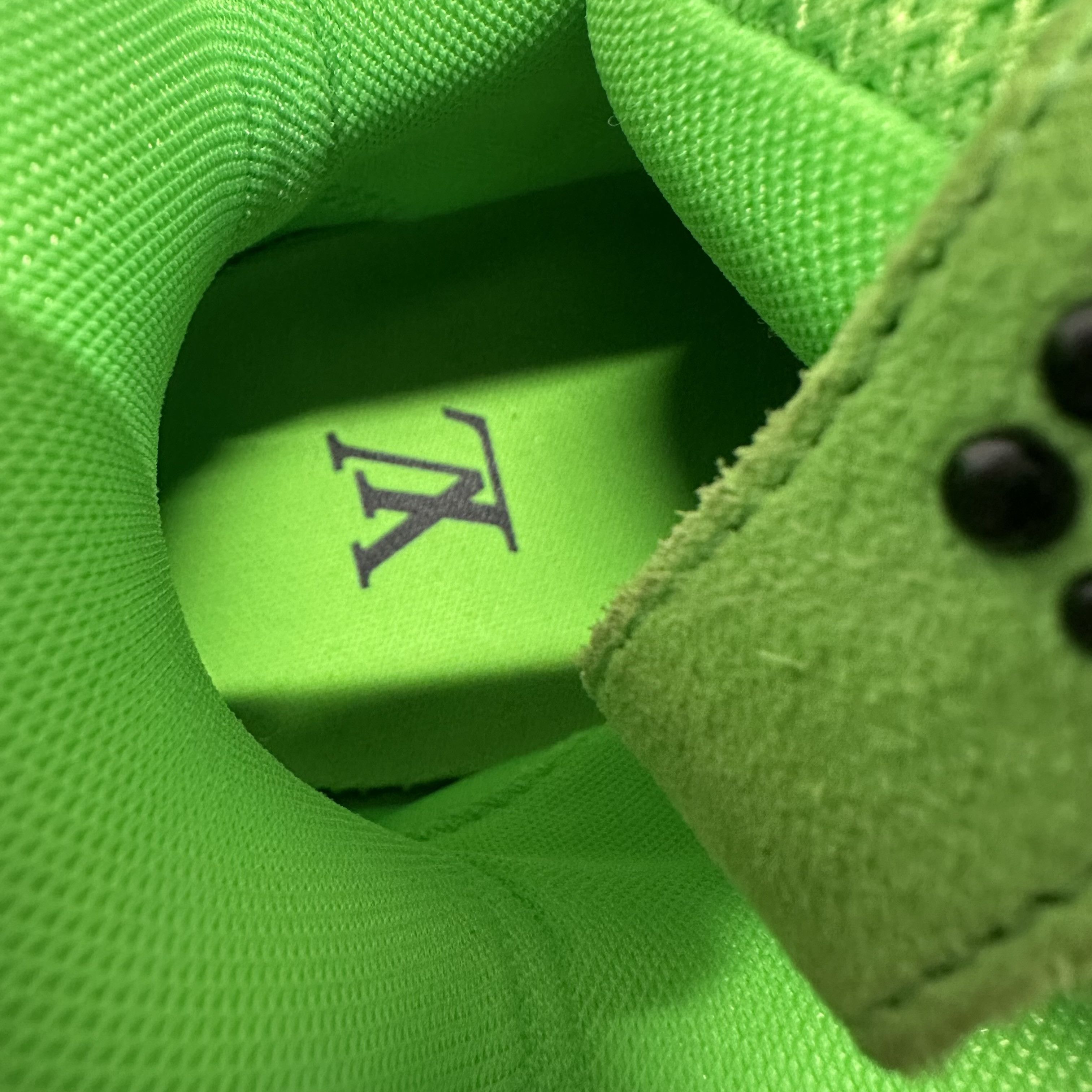 Louis Vuitton Louis Vuitton Skate US9.5 LV Trainer Mens green trainer Size US 9.5 / EU 42-43 - 17 Thumbnail