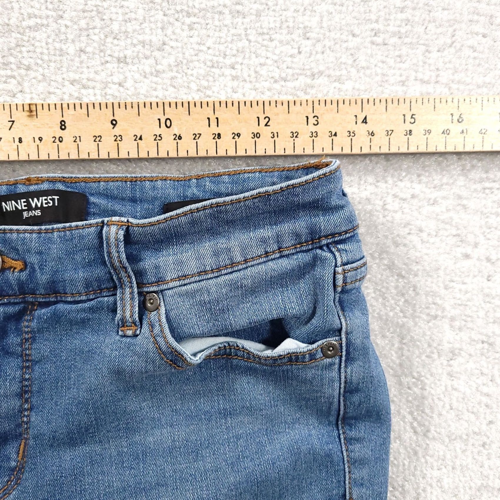 Nine West Nine West Jeans Christie Capri Womens 4 Tapered Stretch Low Rise Medium Wash Capri Jeans Women Regular Size 4 Blue Size 27" / US 4 / IT 40 - 4 Thumbnail