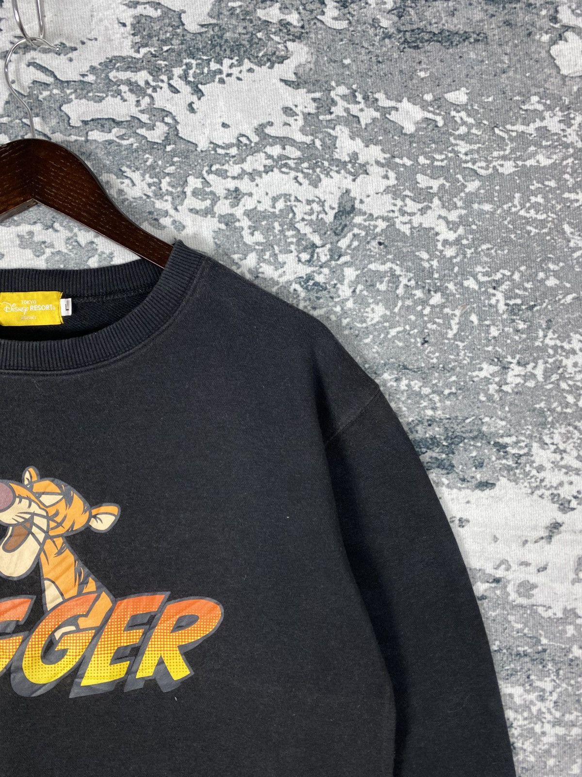 Disney Vintage Tiger x Disney Crewneck Faded Sweatshirts Size US L / EU 52-54 / 3 - 3 Thumbnail