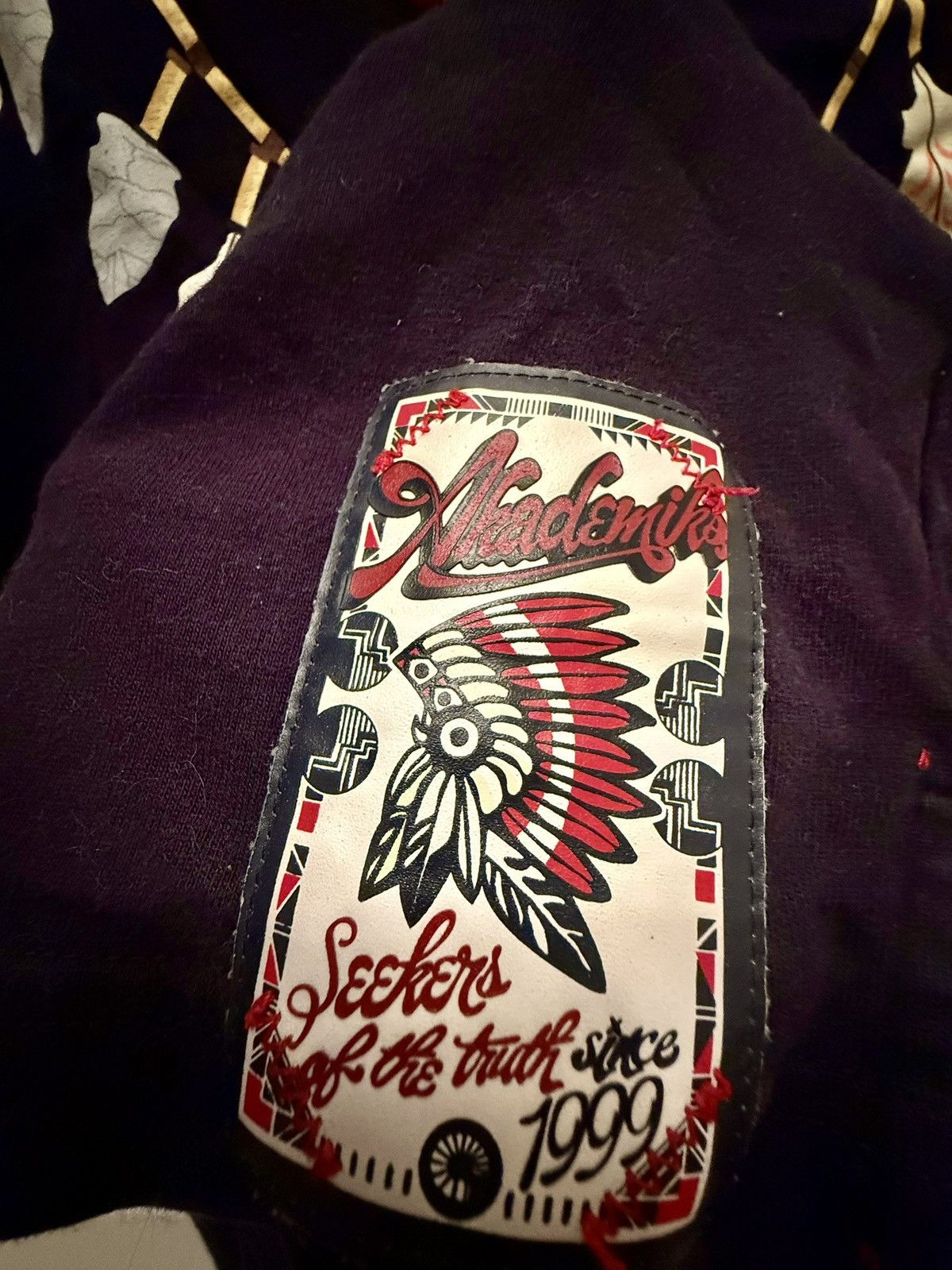 Akademiks Size M - Akademiks Native Tribal Feather Graphic T-shirt Size US M / EU 48-50 / 2 - 4 Thumbnail