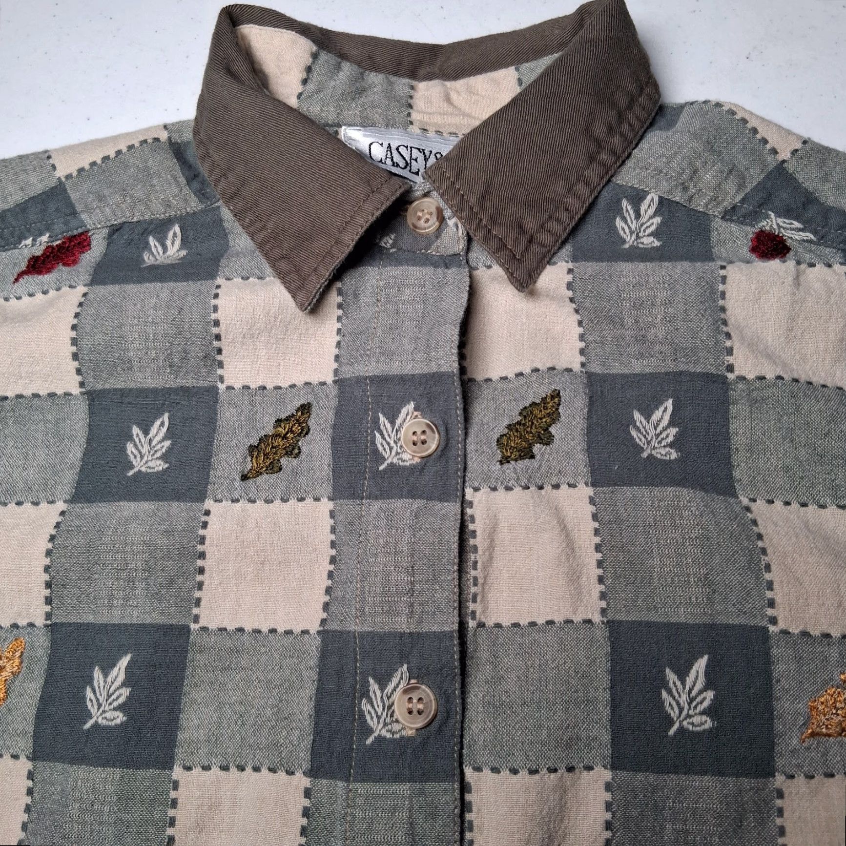 Vintage VINTAGE Casey & Max Shirt Women S Green Plaid Leaf Nature Cabin Cottage ButtonUp Casual Cotton Embroidered Leaves Fall Cottagecore Size S / US 4 / IT 40 - 2 Thumbnail