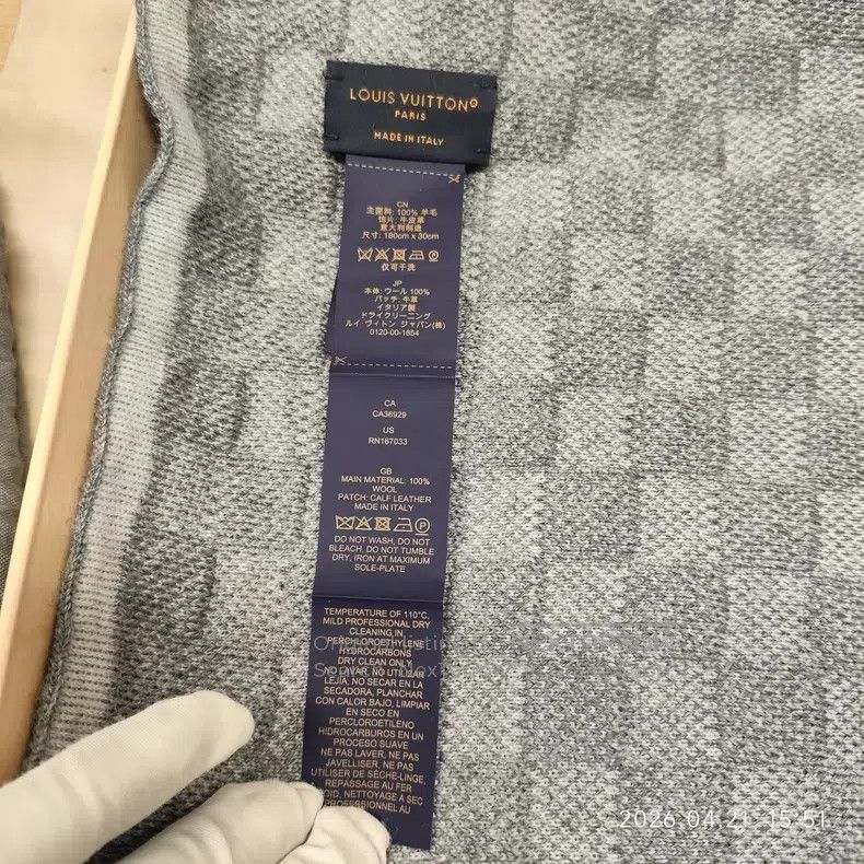 Louis Vuitton Louis Vuitton Checker Wool Scarf Size ONE SIZE - 2 Thumbnail