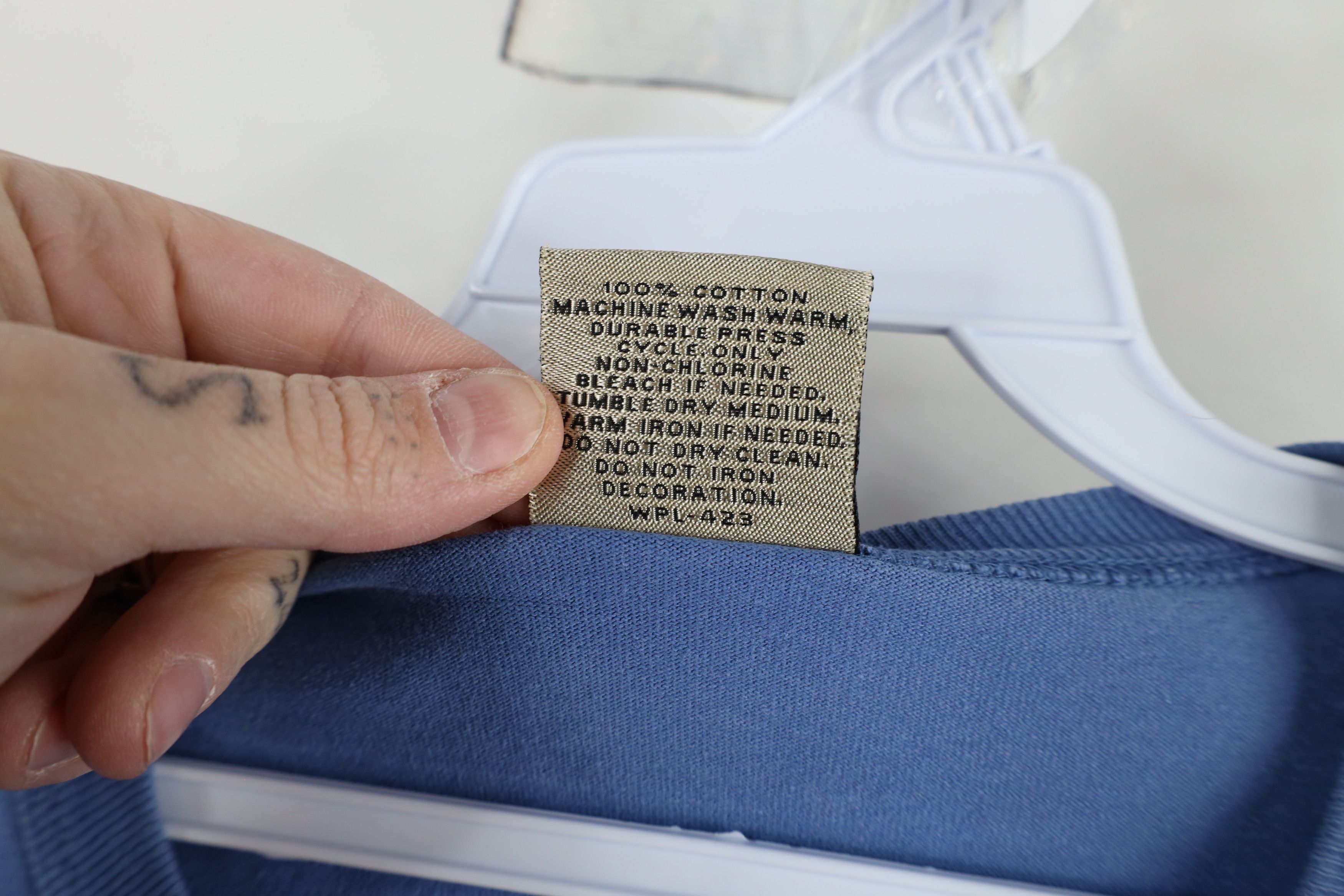 Levi's × Vintage Vintage Y2K Levis Red Tab Spell Out Center Logo T-Shirt Blue Size US L / EU 52-54 / 3 - 6 Thumbnail