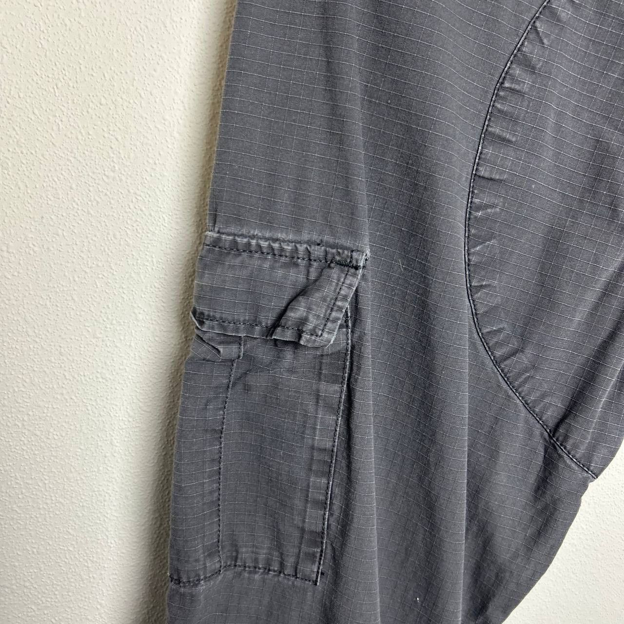 Carhartt Wip Vintage Carhartt Wip Patch Logo cargo streetwear work pants Size US 30 / EU 46 - 4 Thumbnail