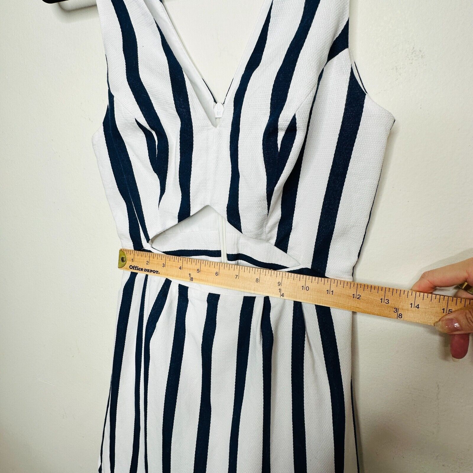 Topshop Topshop Navy White Stripe Waist Cutout VNeck Mini Dress 4 Size S / US 4 / IT 40 - 14 Thumbnail