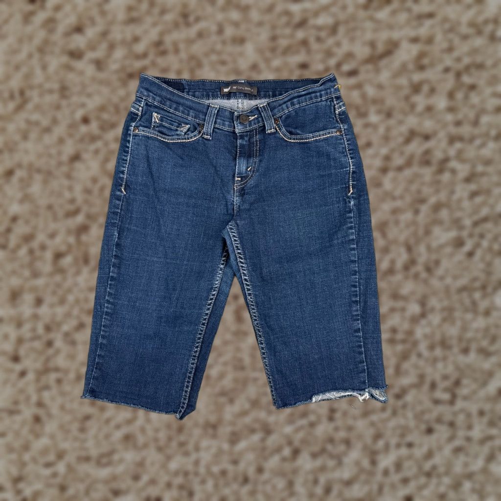 Levi's VINTAGE Levis Shorts Women 8 Blue Denim Cutoff 529 Curvy Low Rise Cotton Blend 28x14 Size 30" / US 8 / IT 44 - 1 Thumbnail
