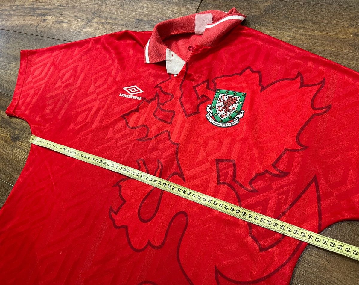 Umbro Wales Umbro 1992 Football Shirt Red Dragon Welsh National Size US L / EU 52-54 / 3 - 11 Thumbnail