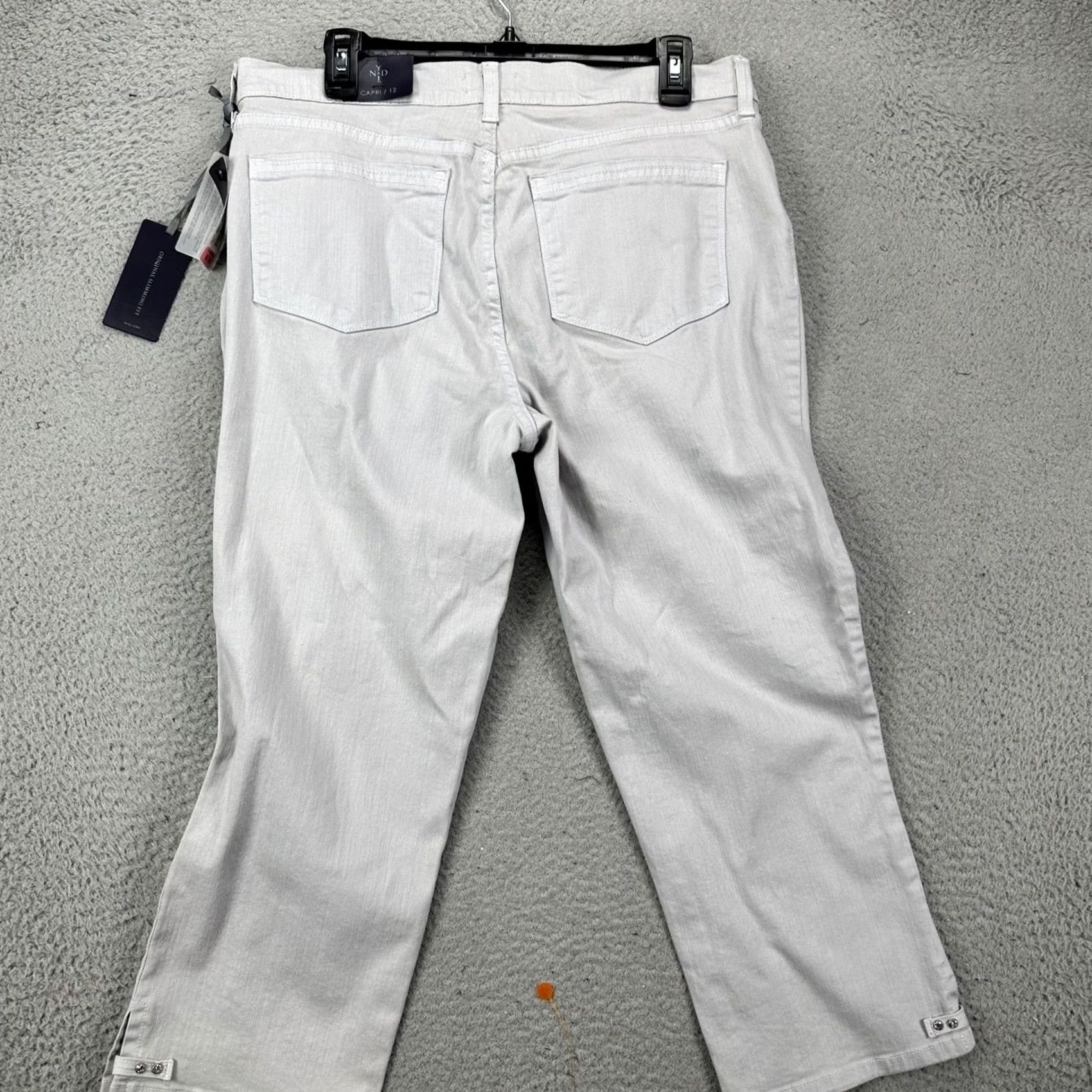 NYDJ VINTAGE? No. NYDJ Karen Jeans Capri Womens 12 Light Gray Cropped Stretch Slimming Fit NEW Size 34" / US 12 / IT 48 - 2 Thumbnail