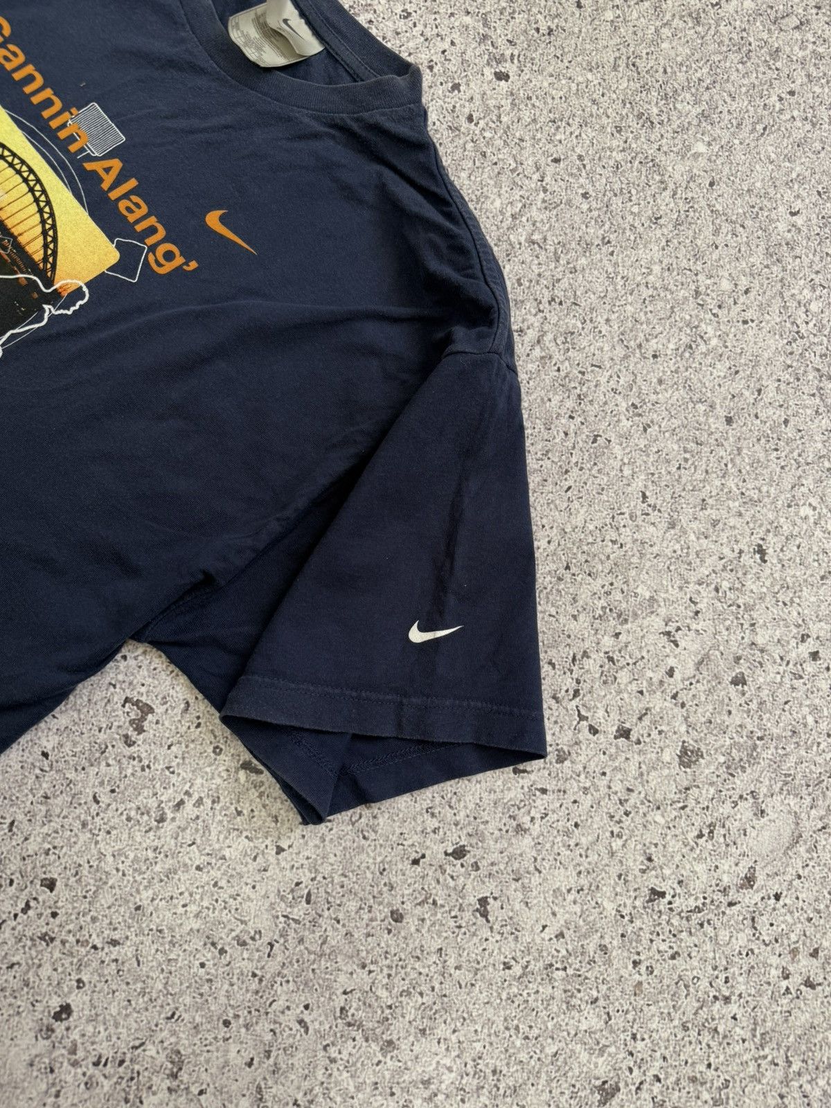 Nike × Vintage Vintage 2003 Nike Gannin Alang The Scotswood Road T-shirt Size US XL / EU 56 / 4 - 11 Thumbnail