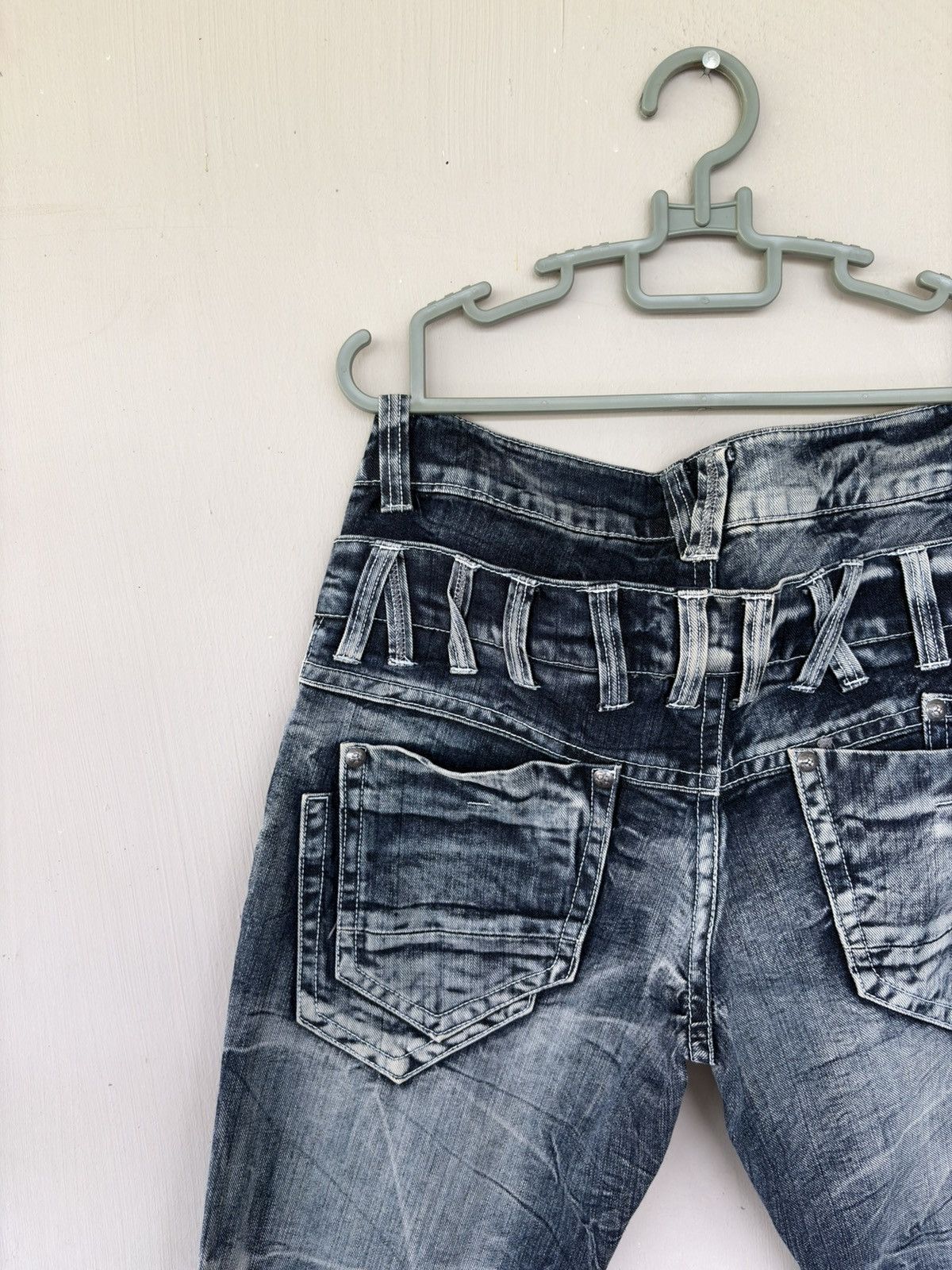 Japanese Brand Floral Cross Streetwear Double Waist Distressed Denim Size US 34 / EU 50 - 9 Thumbnail