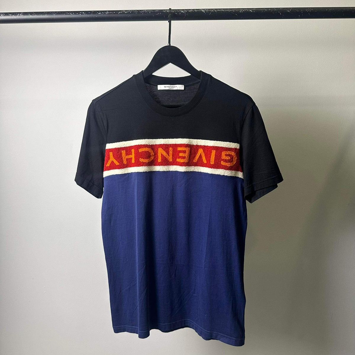 Givenchy GIVENCHY T SHIRT Size US S / EU 44-46 / 1 - 1 Thumbnail