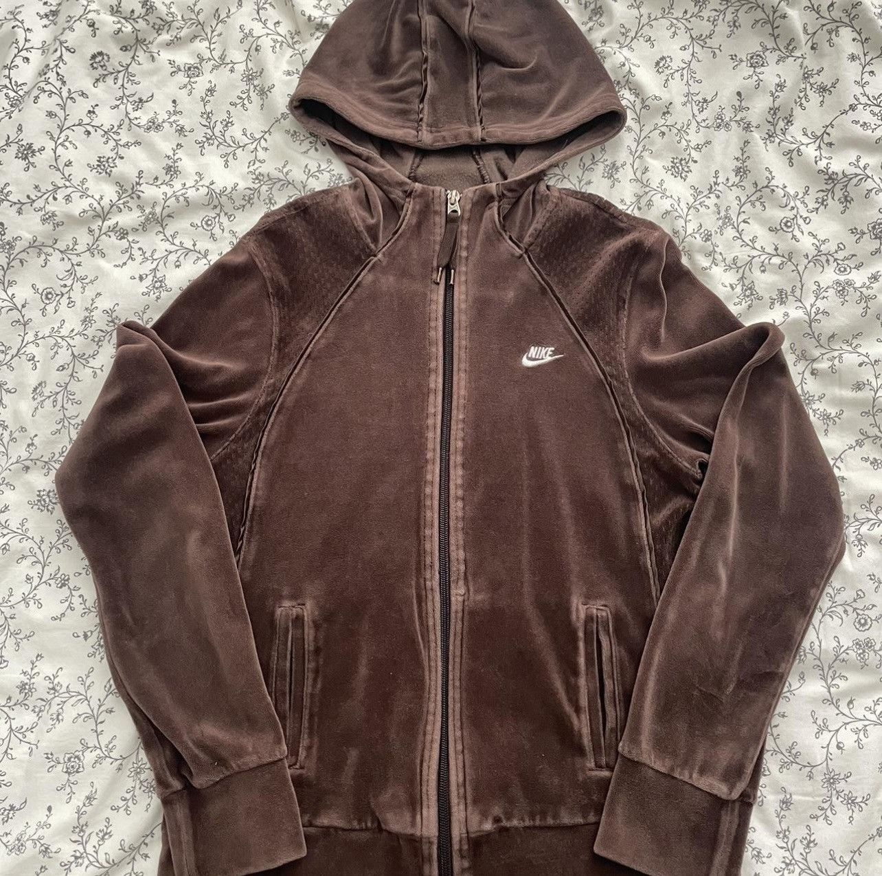 Nike Vintage brown velvet nike jacket Size M / US 6-8 / IT 42-44 - 1 Thumbnail