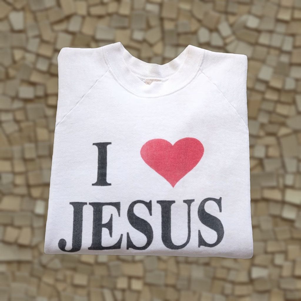 Fruit Of The Loom VINTAGE Fruit of the Loom I LOVE JESUS White Crewneck Sweatshirt Sweatshirt SZ L Mens 90s USA Made Crew Neck Jesus White Size US L / EU 52-54 / 3 - 1 Thumbnail