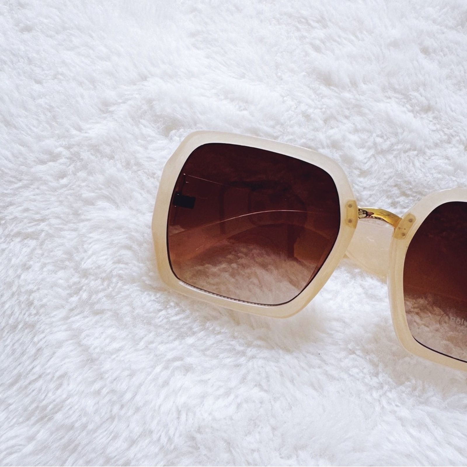 Other Layla Clear Beige Sleek Square Sunglasses Size ONE SIZE - 2 Thumbnail