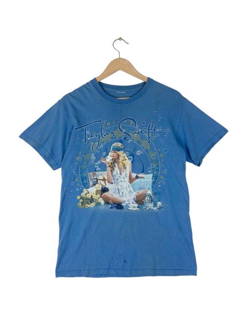 Vintage Y2k Taylor Swift Fearless World Tour Tee / Disstrsed