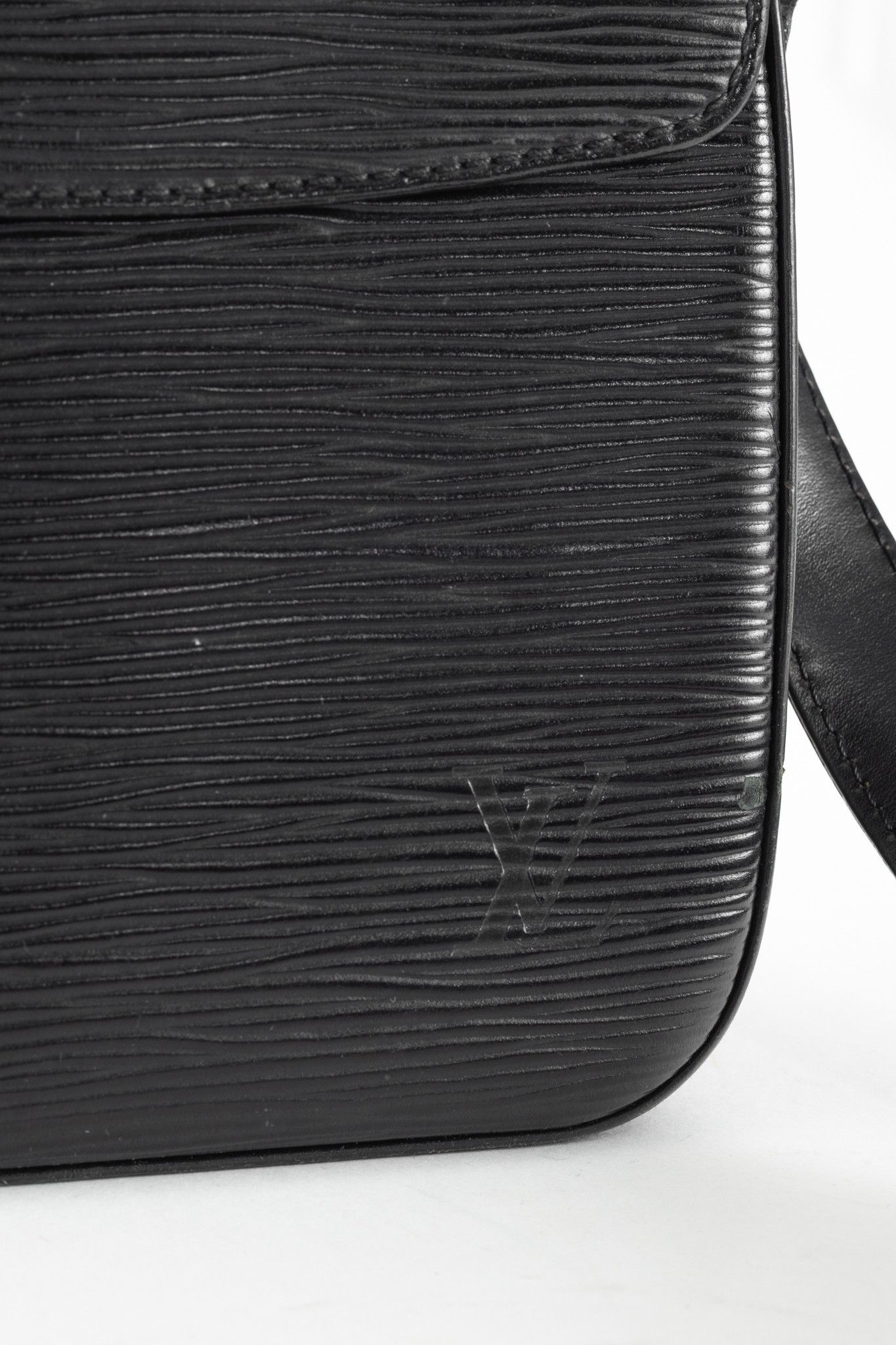 Louis Vuitton Louis Vuitton Buci Black Epi Leather Shoulder Bag Size ONE SIZE - 8 Thumbnail