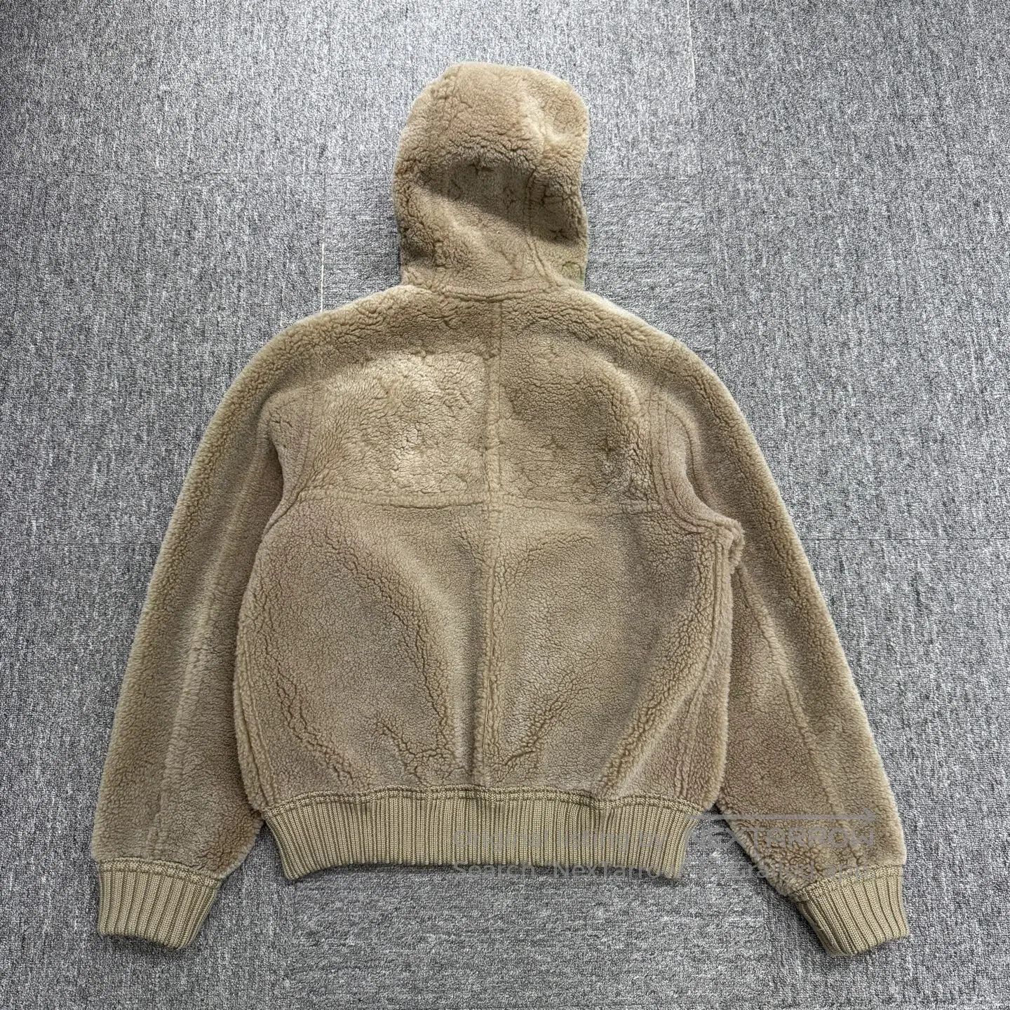 Louis Vuitton Louis Vuitton One-piece fur jacket with double-sided linin Size US M / EU 48-50 / 2 - 2 Thumbnail