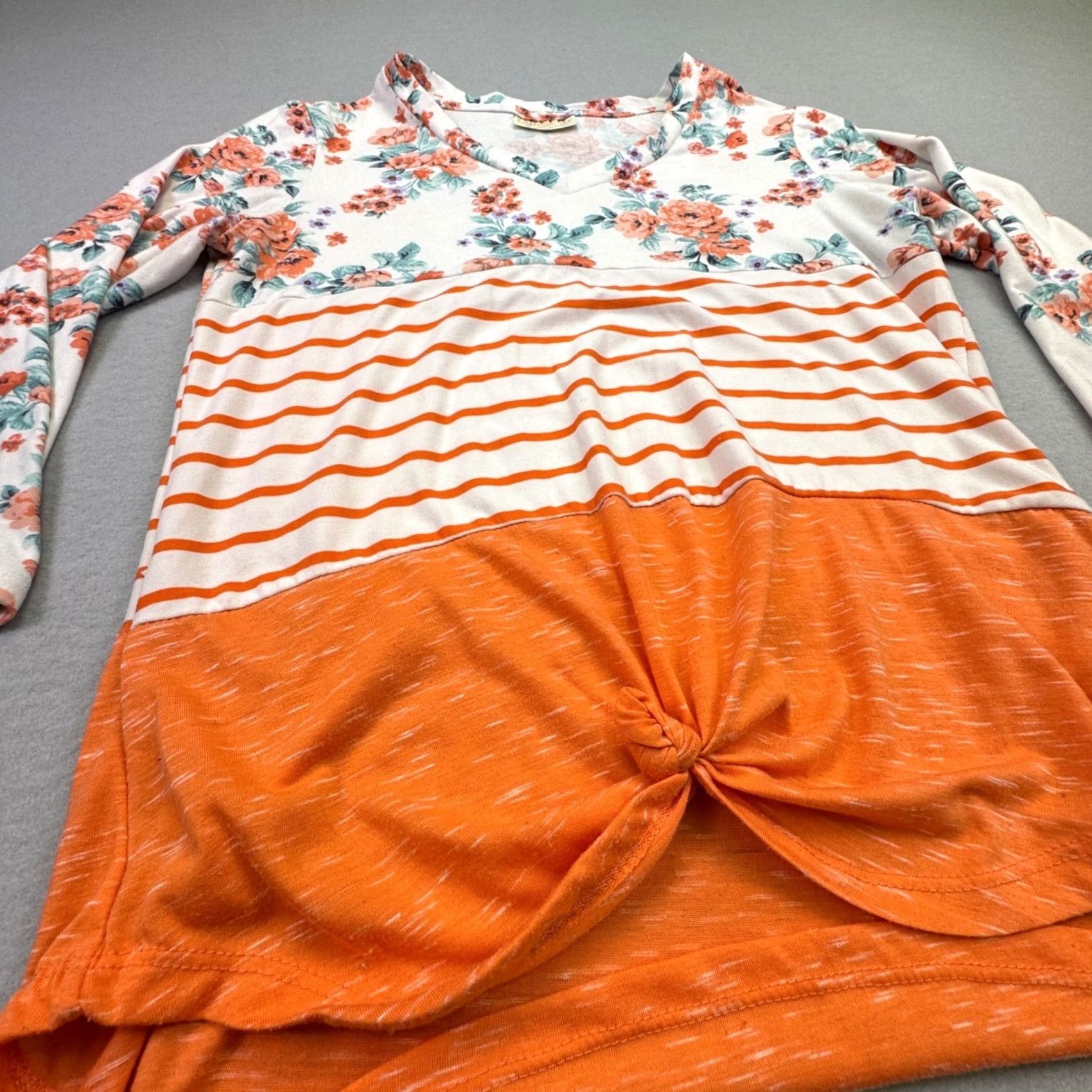 Vintage Bobbie Brooks Women's T-Shirt Knotted Hem V-Neck 3/4 Sleeve Floral Striped Orange White Medium Size M / US 6-8 / IT 42-44 - 2 Thumbnail