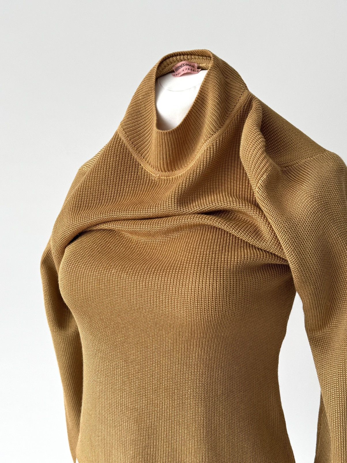 Hermes × Vintage Vintage 80s Hermes Paris Women’s Gold Silk Sweater Size S / US 4 / IT 40 - 1 Thumbnail