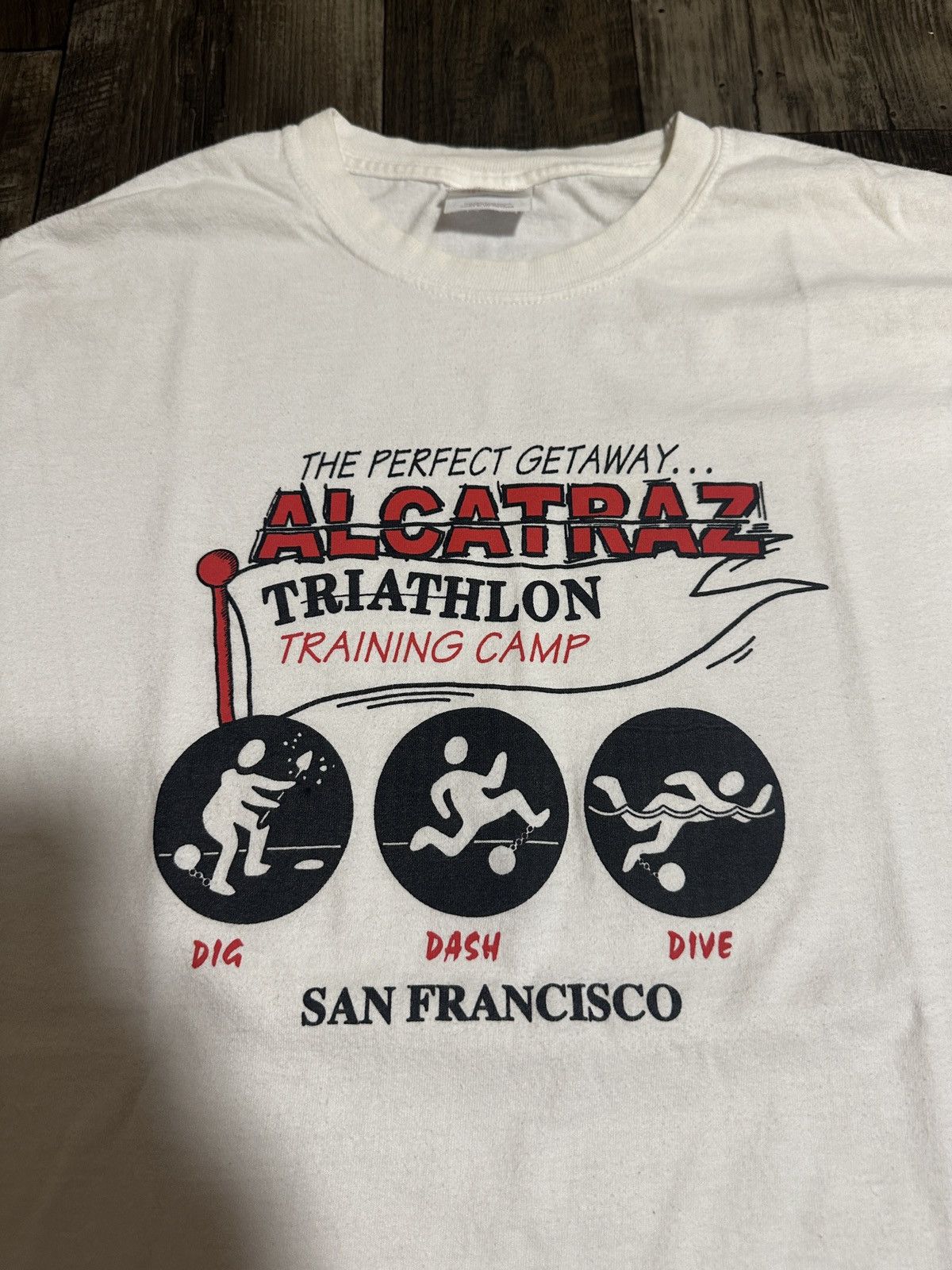 Vintage Vintage 90s Alcatraz Triathlon Tee Size US XL / EU 56 / 4 - 1 Thumbnail