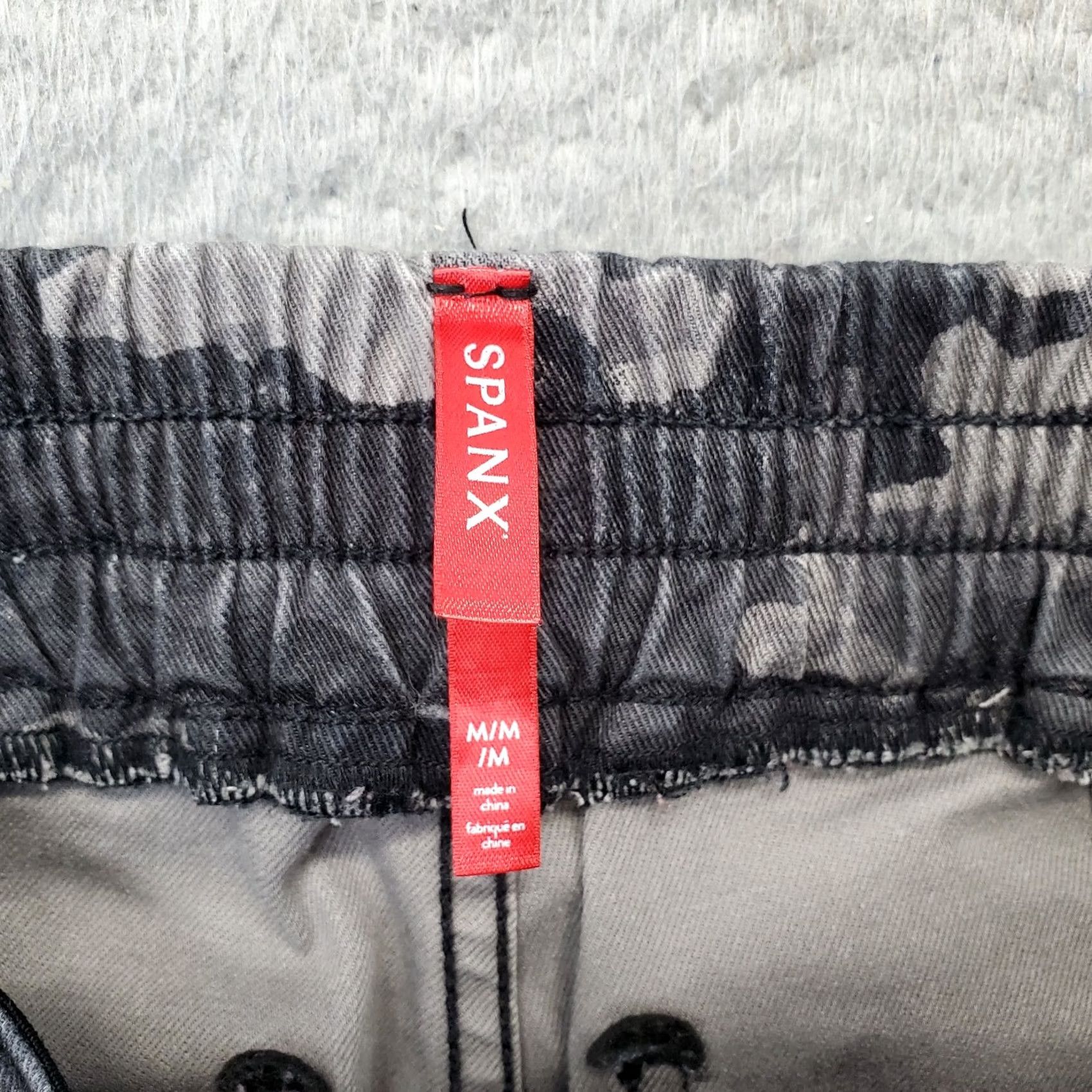 Spanx Spanx Jogger Pants Womens M Multicolor Camouflage Elastic Waist Inseam 26.25" Tapered Front Flat Pockets Casual Pants Mens? Womens Size 32" / US 10 / IT 46 - 6 Thumbnail