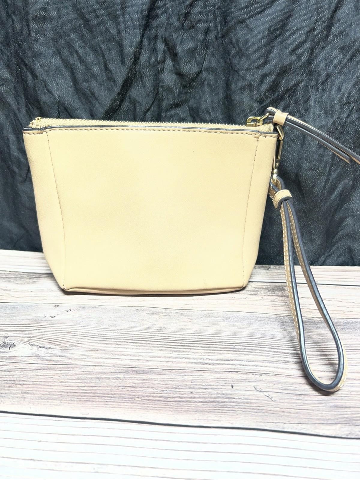 Calvin Klein Calvin Klein Wristlet Tan Gold Zip Closure Front Pocket Size ONE SIZE - 6 Thumbnail