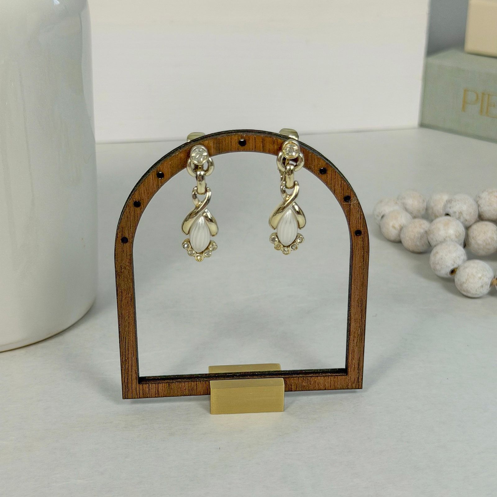 Vintage VTG 1958 Sarah Coventry My Fair Lady Thermoset Jewelry Set Size ONE SIZE - 14 Thumbnail