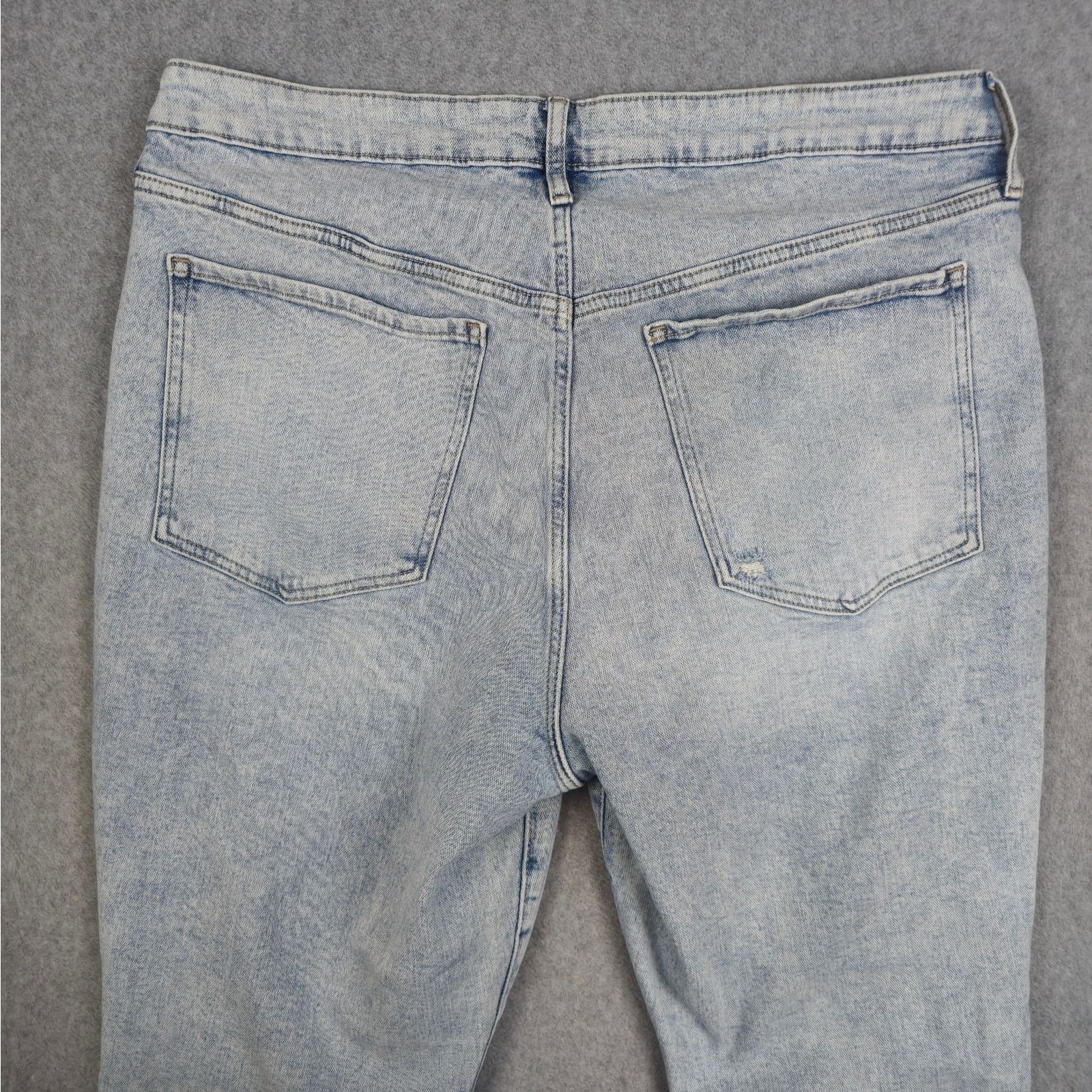 Old Navy Old Navy 18 OG Straight Button Fly Distressed Jeans Raw Hem Size 40" / US 18 - 7 Thumbnail