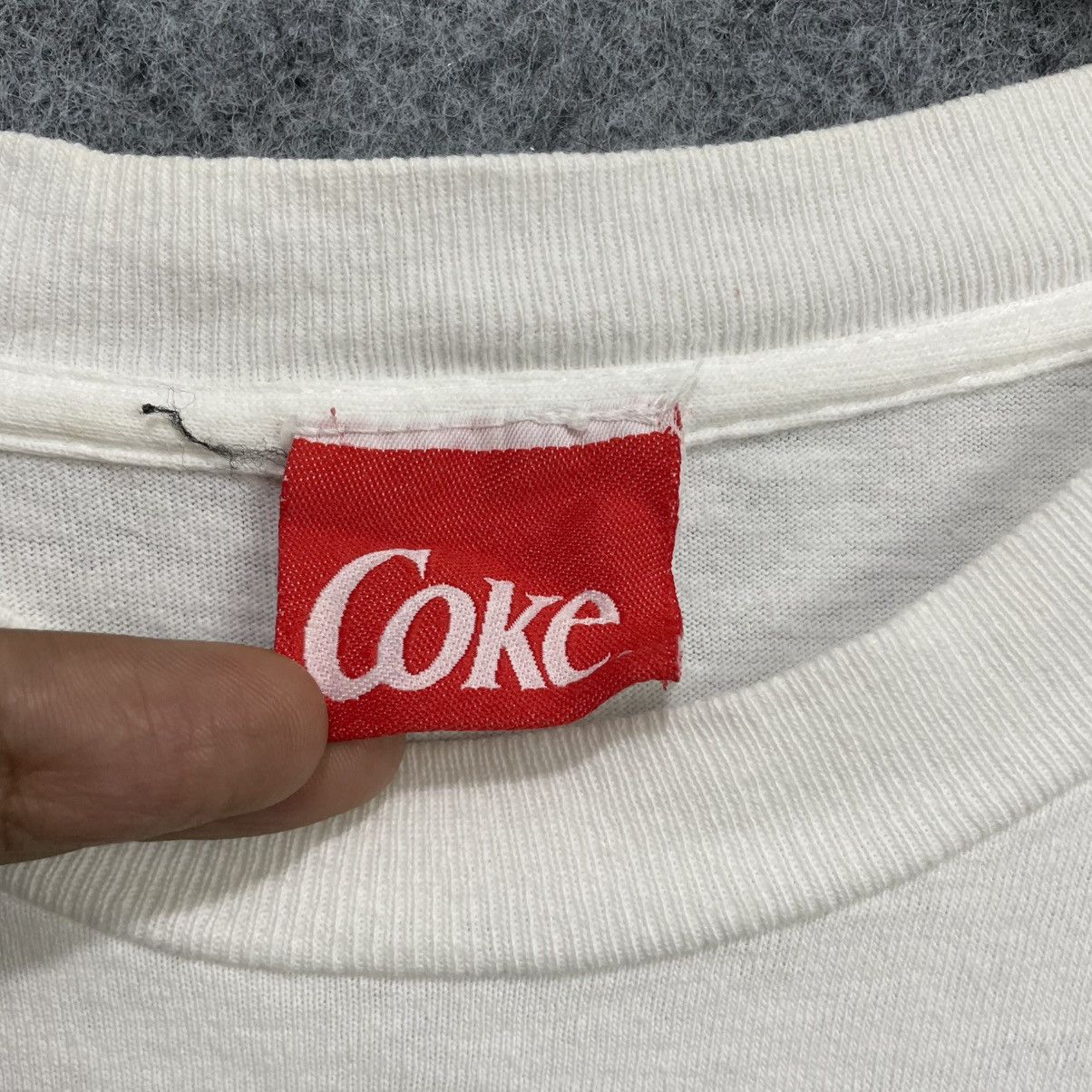 Coca Cola Vintage 90s Coca Cola Mark Stock Moonscape Art T-Shirt Size US L / EU 52-54 / 3 - 5 Thumbnail