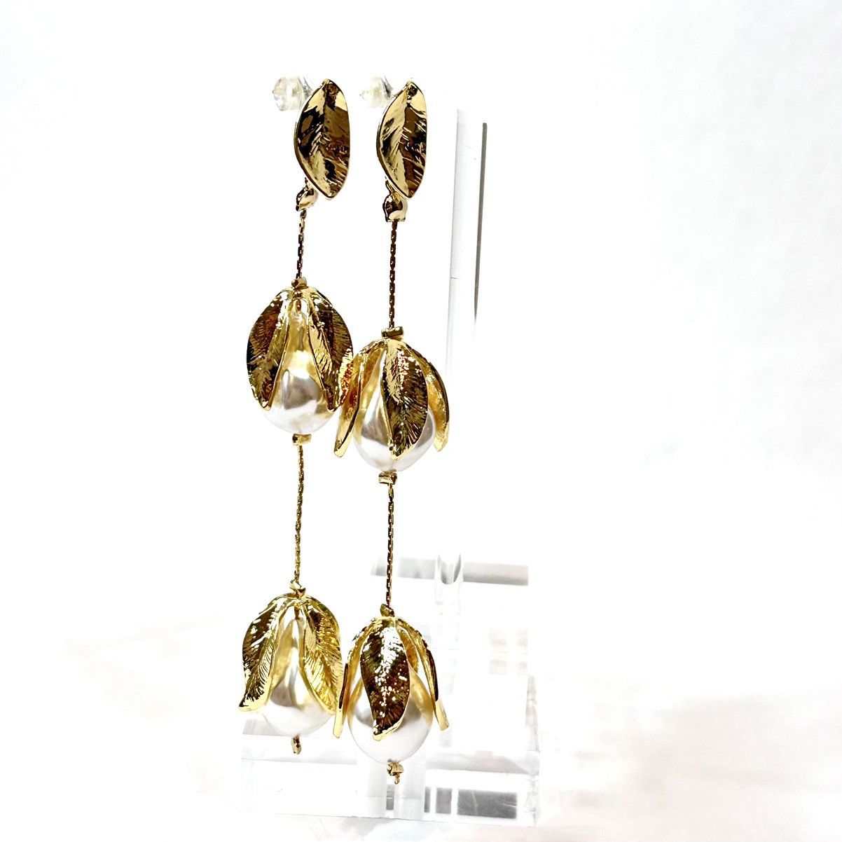 White House Black Market WHBM White & Gold Tulips Glam Earrings NWT Size ONE SIZE - 6 Thumbnail