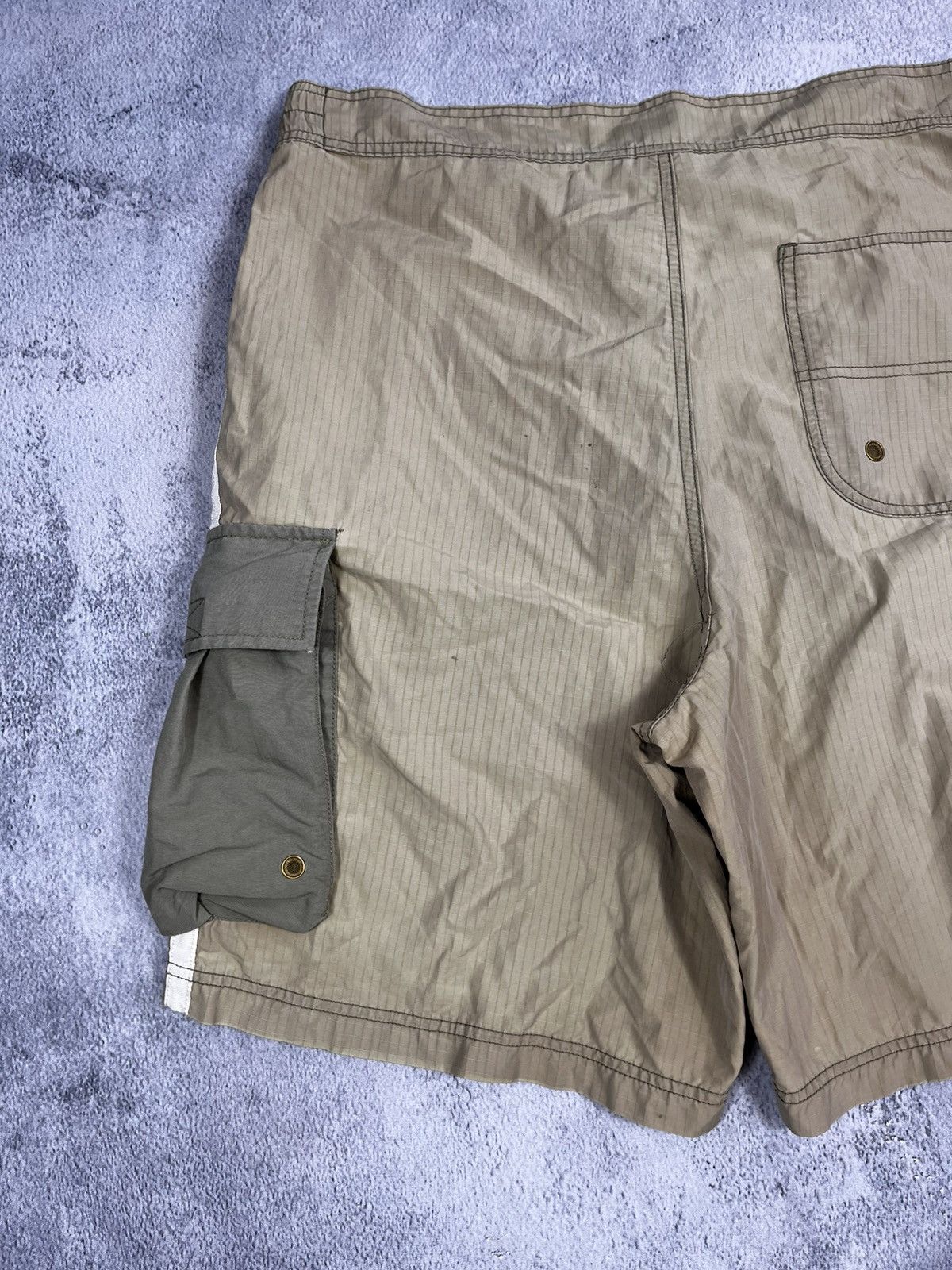 Tommy Hilfiger Vintage Tommy Hilfiger nylon shorts streetwear Y2K style L Size US 34 / EU 50 - 10 Thumbnail