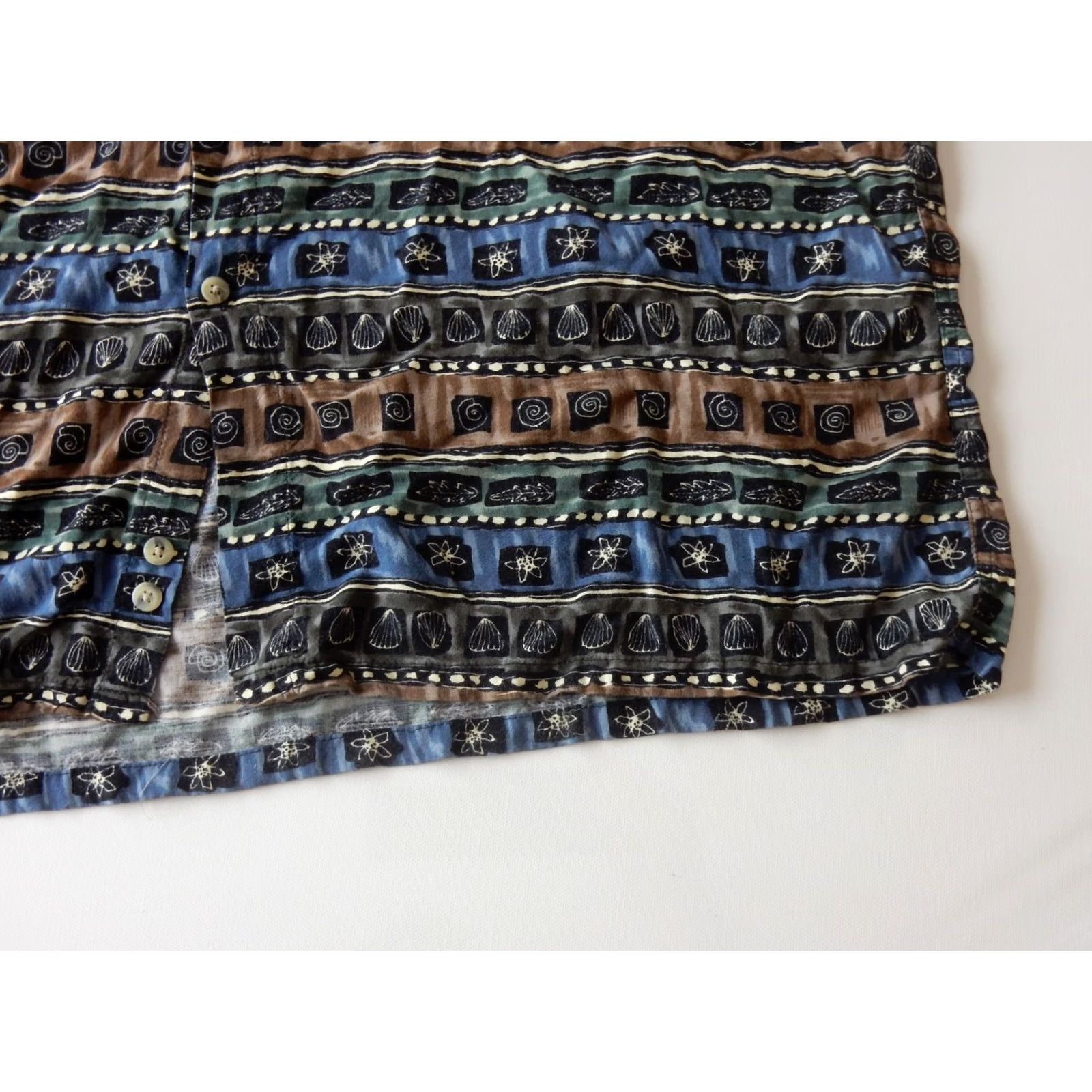 Pierre Cardin VINTAGE Pierre Cardin Men's Hawaiian Shirt XL Seashells Button-Up Short Sleeve Cotton Rayon Blue Adults Mens Size US XL / EU 56 / 4 - 3 Thumbnail