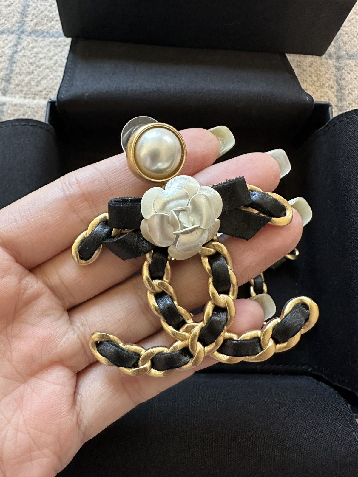 Chanel Chanel 20A Camellia Double C earrings Size ONE SIZE - 5 Thumbnail