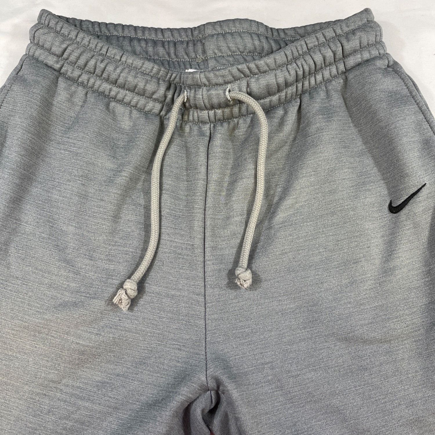 Nike Nike Therma-Fit Women's Grey Sweatpants/Joggers Size S SKU 5 Size 27" / US 4 / IT 40 - 3 Thumbnail
