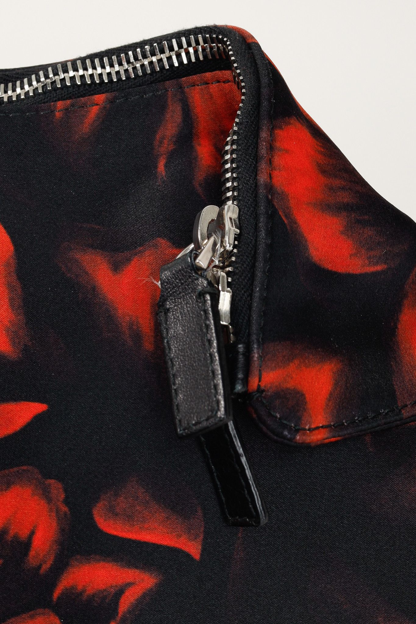 Alexander McQueen Alexander McQueen Floral Mana Clutch Fabric Zip Up Clutch Size ONE SIZE - 14 Thumbnail