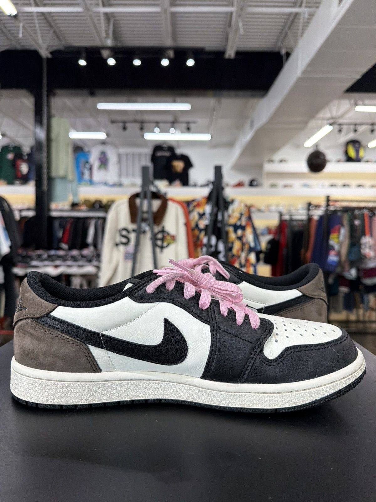 Jordan Brand Air Jordan 1 Low Mocha Size 9 (2024) Size US 9 / EU 42 - 3 Thumbnail