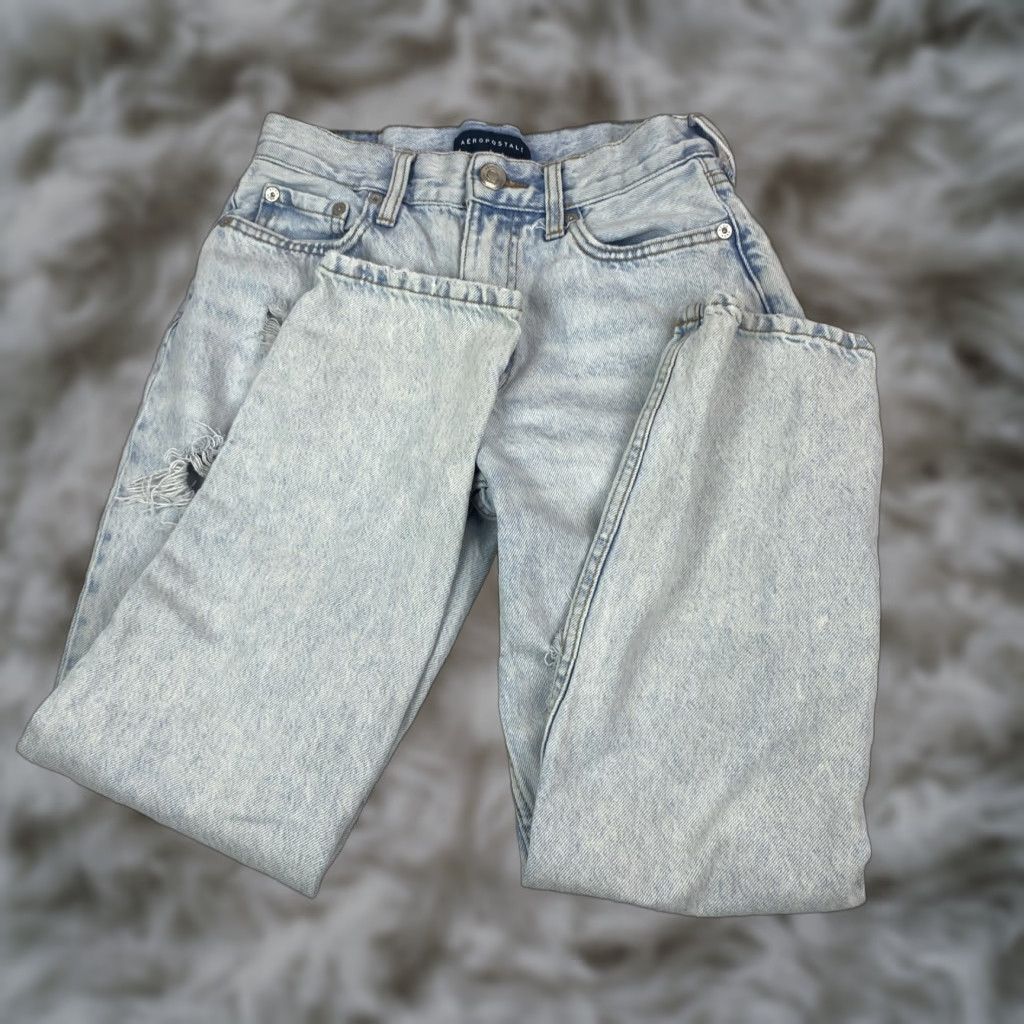 Vintage VINTAGE Aeropostale Jeans Womens Mom Jean Size 2 Light Wash Distressed High Rise Size 26" / US 2 / IT 38 - 1 Thumbnail
