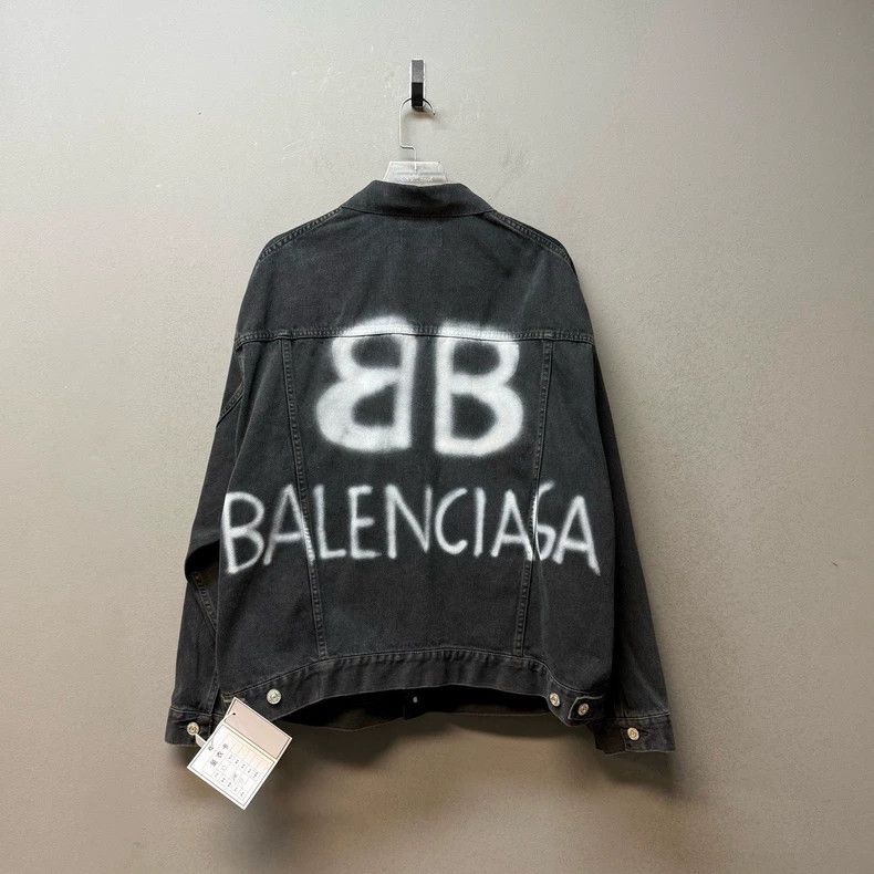 Balenciaga Balenciaga Double b graffiti spray-painted denim jacket Size US XS / EU 42 / 0 - 3 Thumbnail