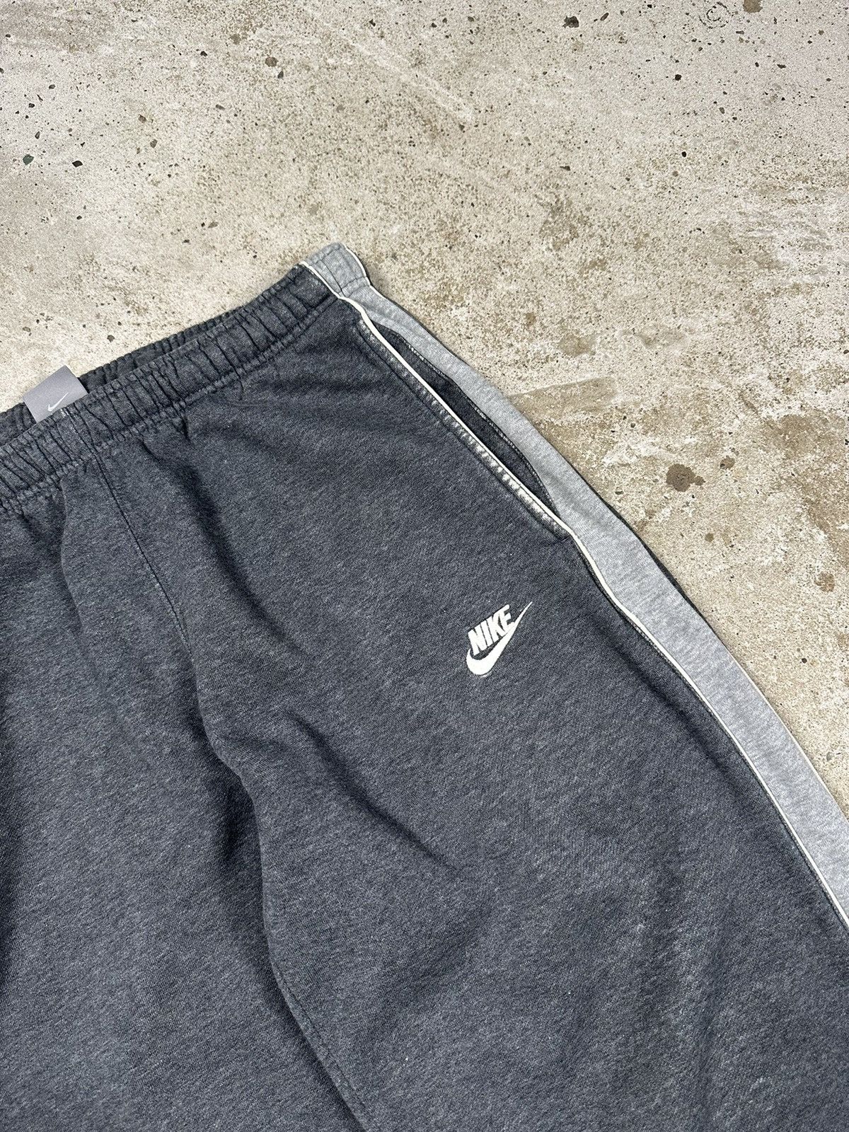 Nike ‼️ Vintage y2k Nike Grey Sweatpants Swoosh Striped Size US 32 / EU 48 - 7 Thumbnail