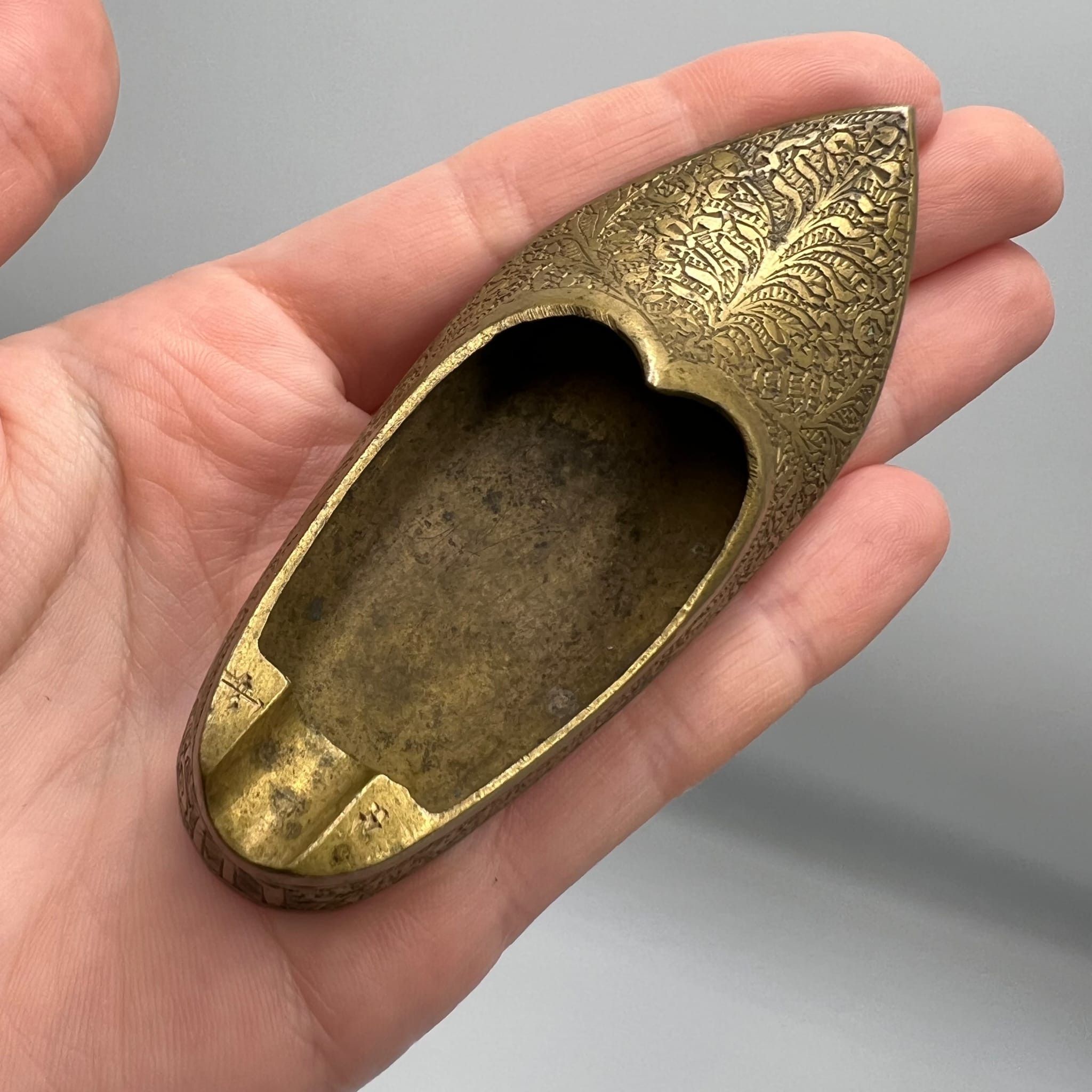 Vintage Vintage Shoe Ashtray Brass Golden Aladdin, Cone Size ONE SIZE - 4 Thumbnail