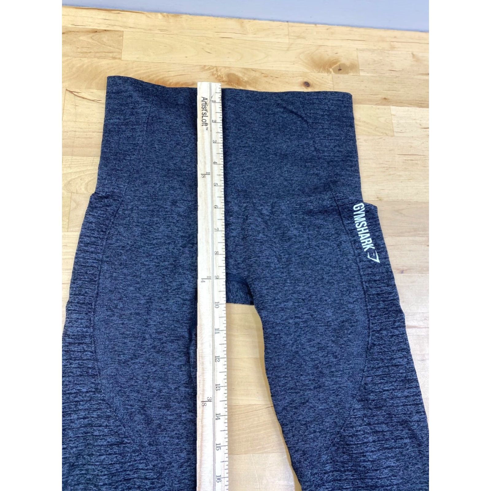 Gymshark GYMSHARK Leggings Cropped Athletic Women S Gray Moisture Wicking Perforated Dry Small12362 Size 28" / US 6 / IT 42 - 3 Thumbnail