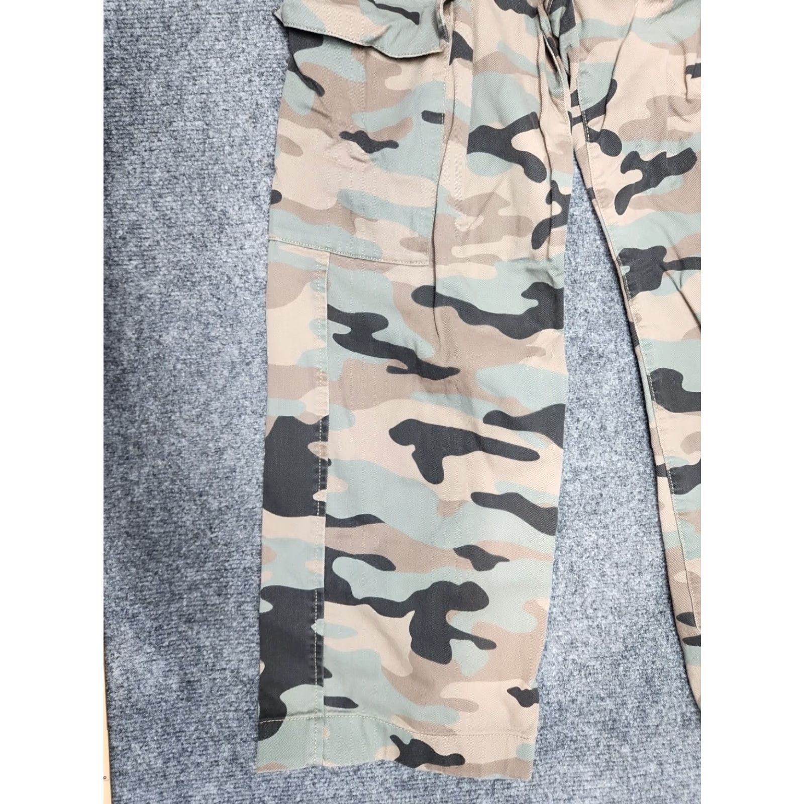 Gap VINTAGE Gap Pants Women 00 Petite Green Camo Army Cargo Military Utility Size 24" / US 00 / IT 34 - 3 Thumbnail