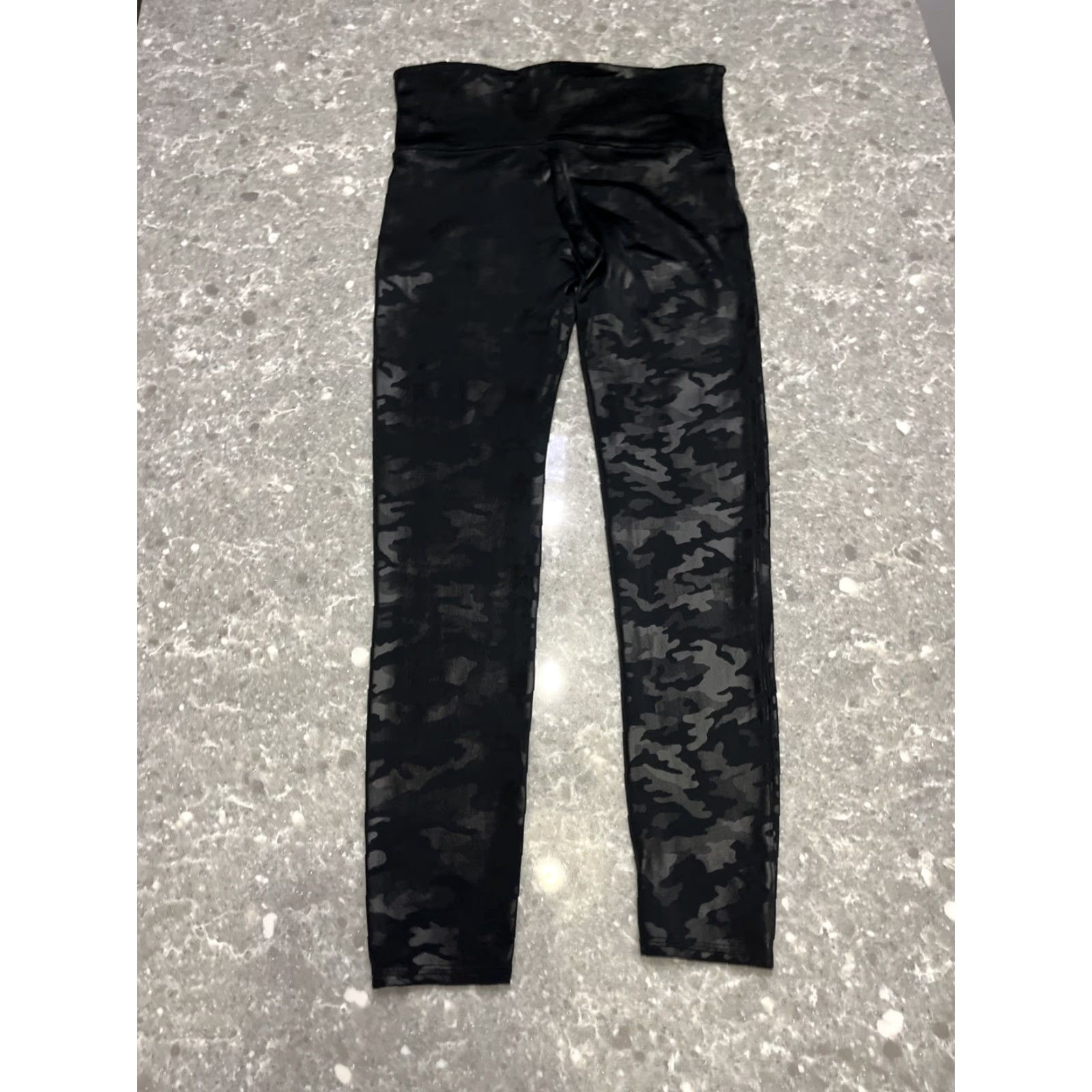 Spanx Spanx Womens XL Black Camouflage Stretch Nylon Blend Leggings Ankle Pant Grey Camo Women's XL Leggings Size 40" / US 18 - 6 Thumbnail