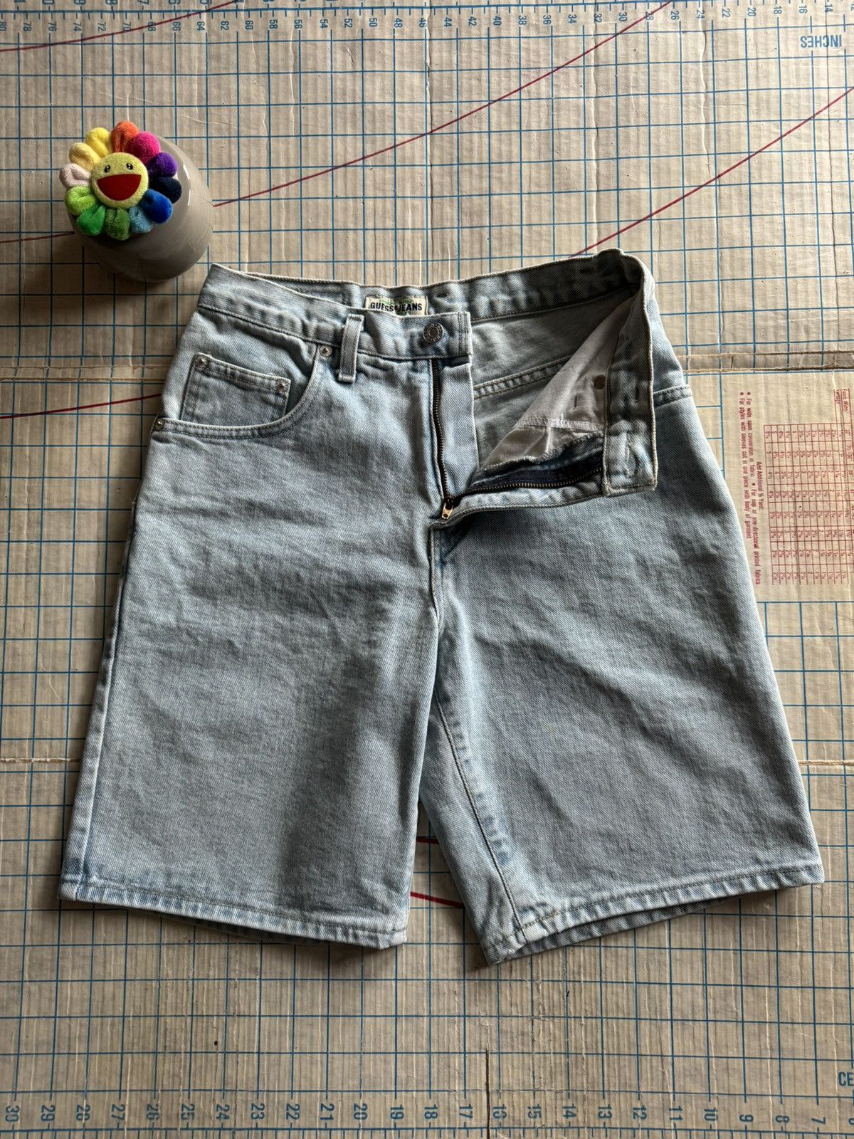 Guess × Vintage Vintage Guess Jean Shorts Men’s Size 28 Light Stonewashed Size US 28 / EU 44 - 6 Thumbnail