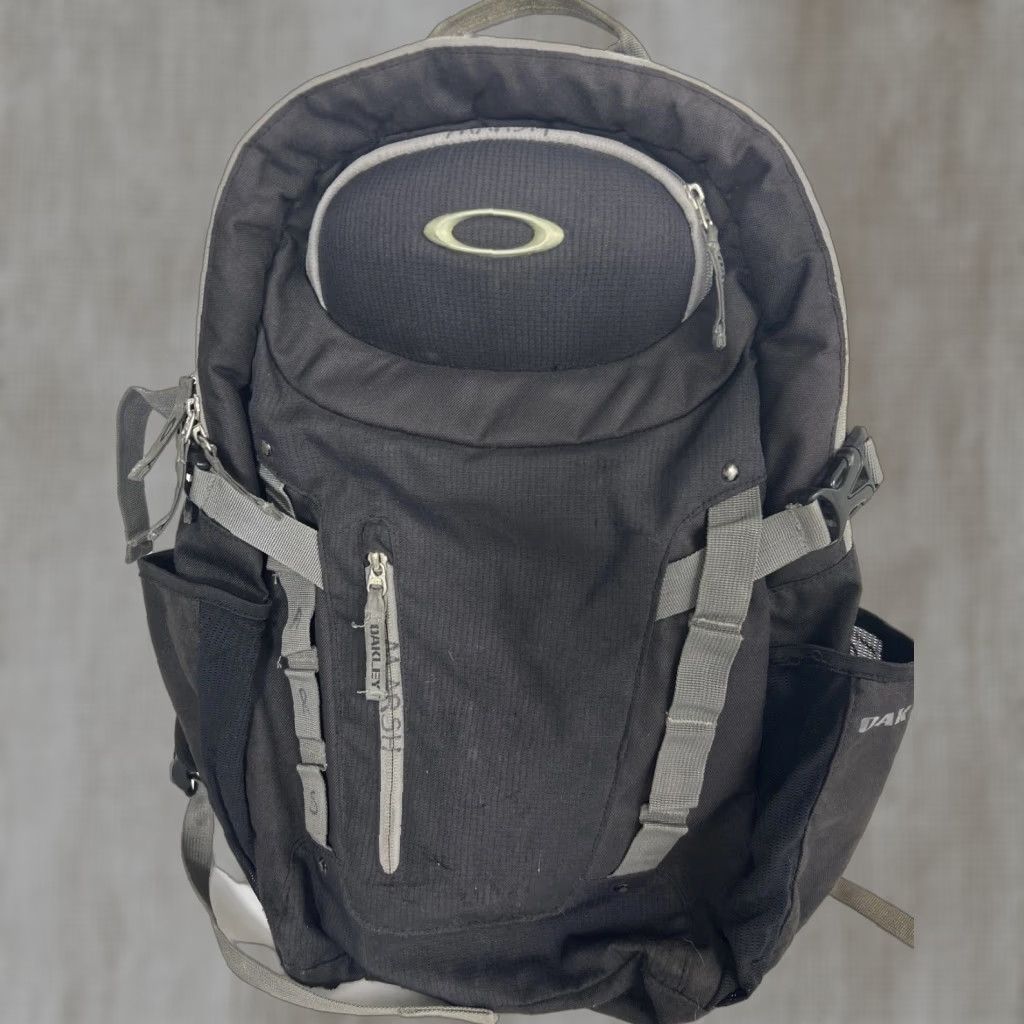 Oakley Oakley Status Backpack Men 18.5x14x6 Black Gray Chess Strap Nylon Padded Inner Pockets Bottle Pocket Adjustable Strap Outdoor School Sports Size ONE SIZE - 1 Thumbnail