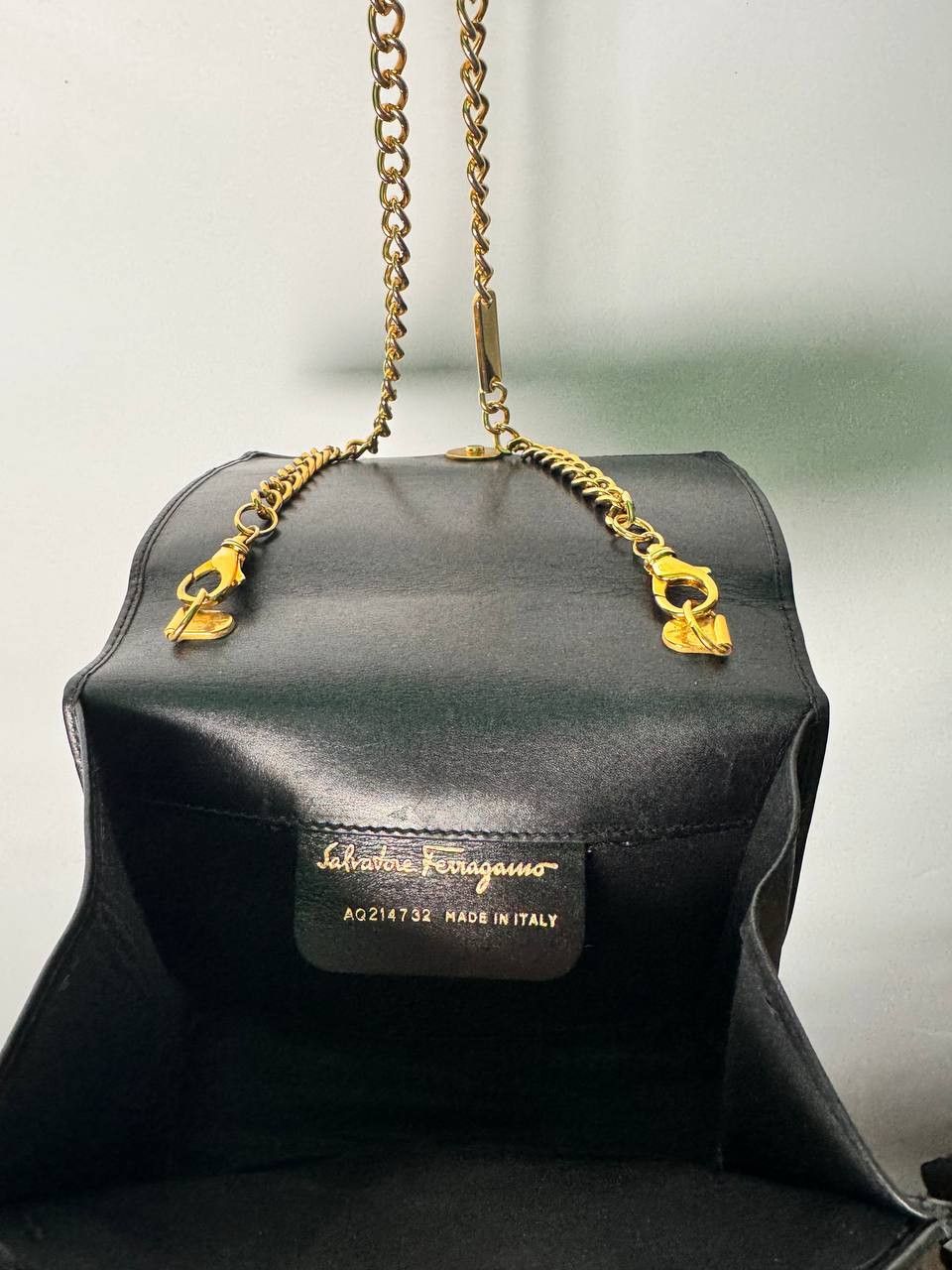 Salvatore Ferragamo Salvatore Ferragamo Logo Leather Gold Chain Bag AQ214732 Size ONE SIZE - 8 Thumbnail
