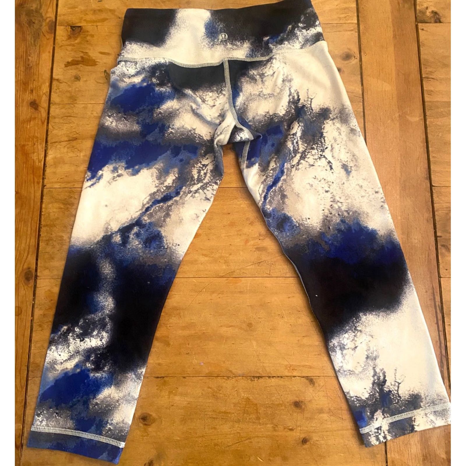 Lululemon Lululemon Leggings Capri Women’s Size 4 21" Inseam Blue Gray White Activewear Women’s Size 27" / US 4 / IT 40 - 2 Thumbnail