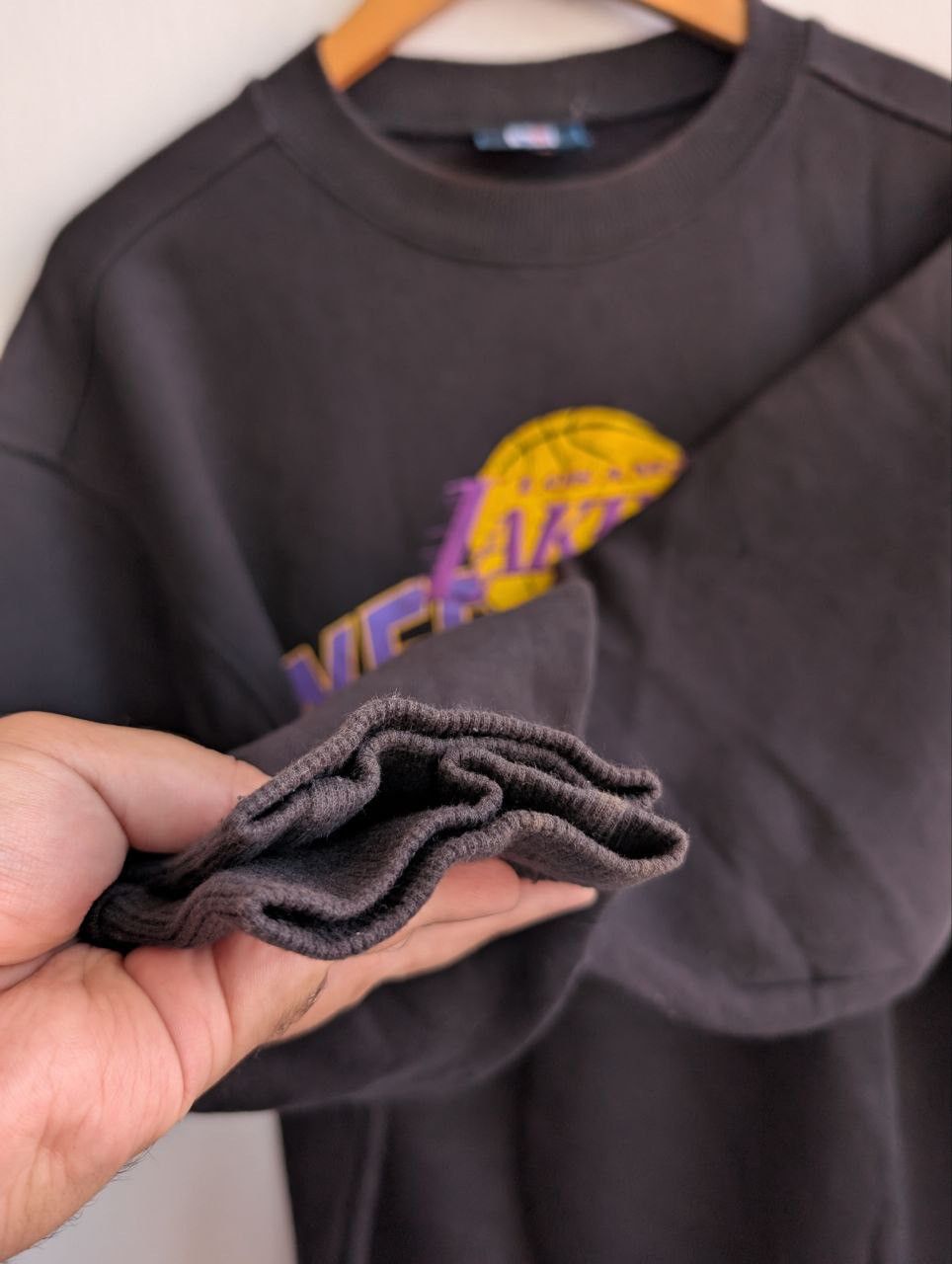 Vintage vintage LOS ANGELES LAKERS embroidered logo sweatshirts Size US XL / EU 56 / 4 - 7 Thumbnail
