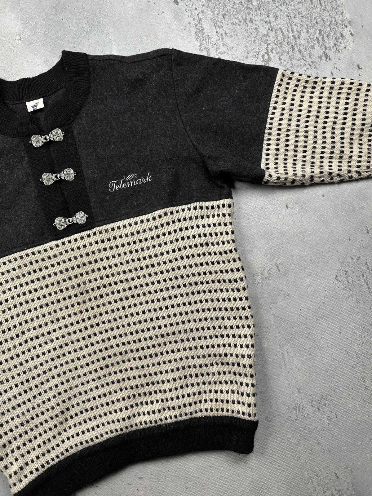 Dale Of Norway Vintage Norwegian Telemark Wool Knit Sweater Toggle Buttons Size US L / EU 52-54 / 3 - 7 Thumbnail