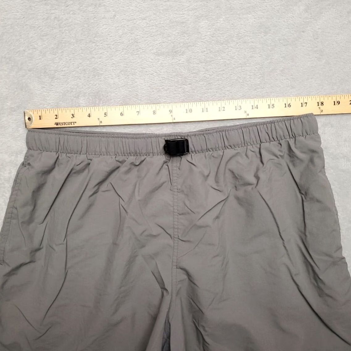 Vintage Columbia Shorts Women XL Green 100% Nylon Performance Lightweight Running Casual Nylon Green Women XL Pockets Athletic Outdoor Casual Size 40" / US 18 - 6 Thumbnail
